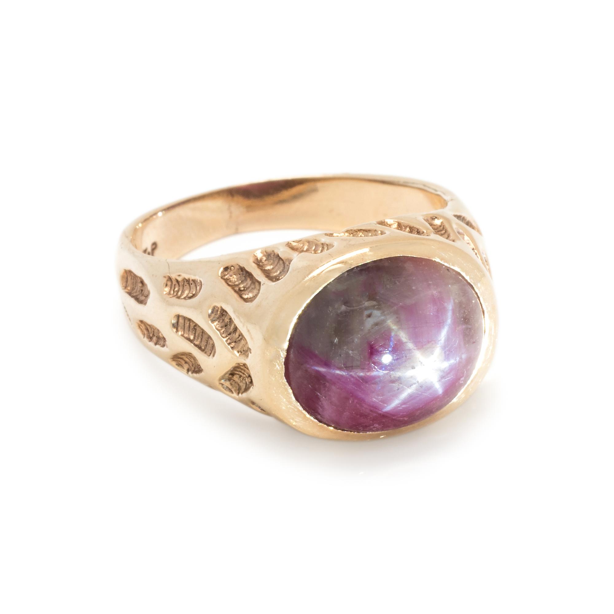 YELLOW GOLD AND STAR RUBY RING