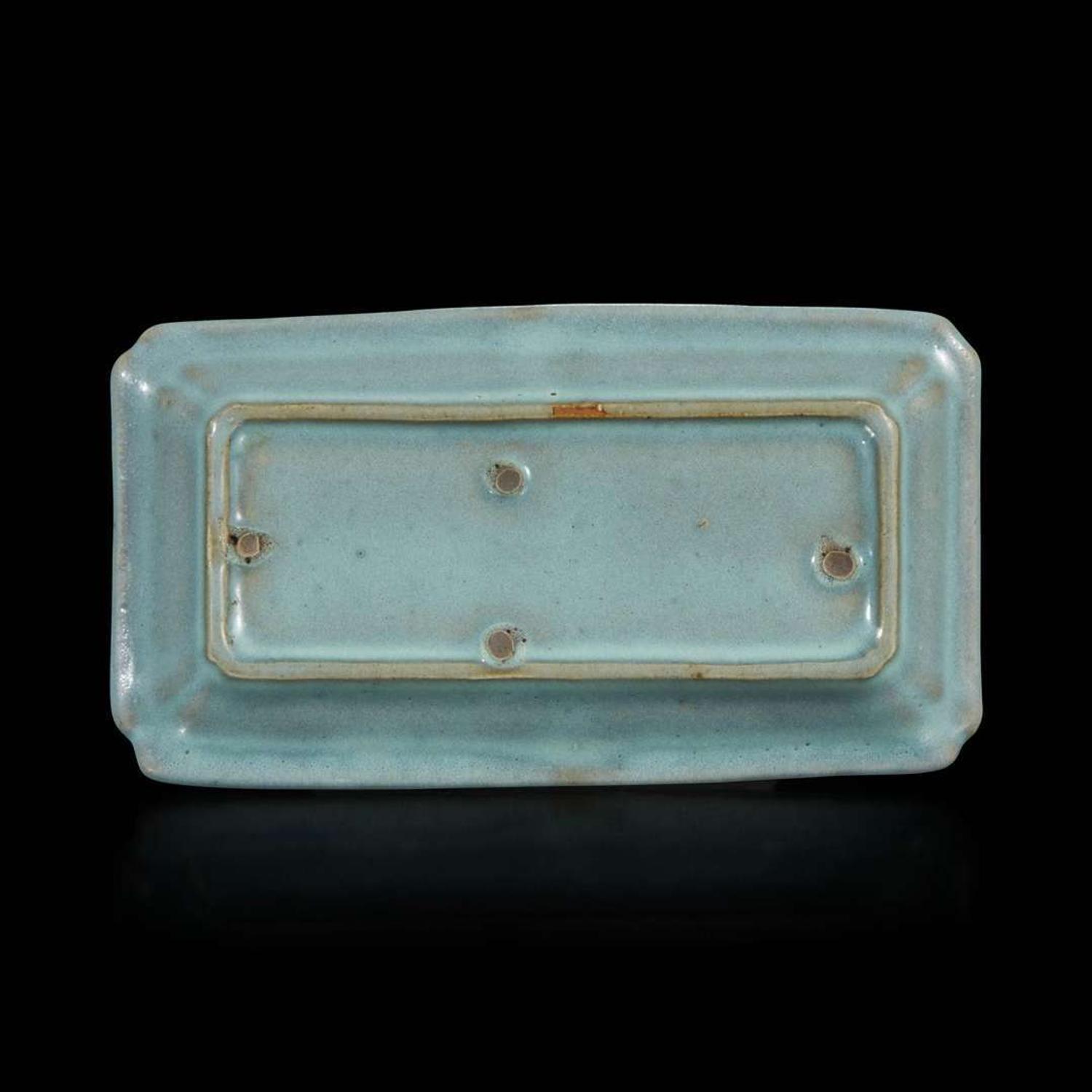 A Chinese Junyao rectangular dish 钧窑方盘 Jin dynasty or later ????