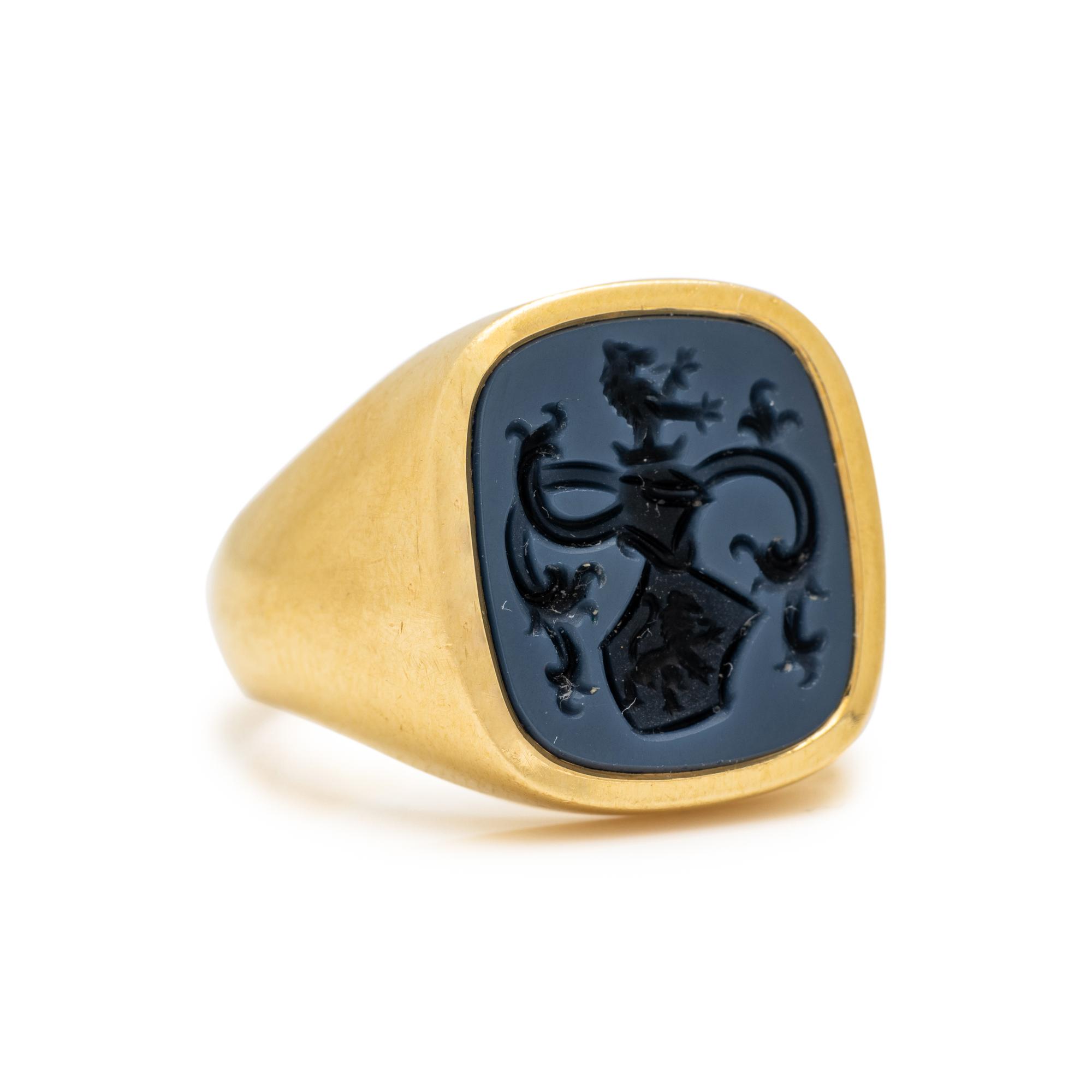 YELLOW GOLD AND DYED ONYX INTAGLIO RING