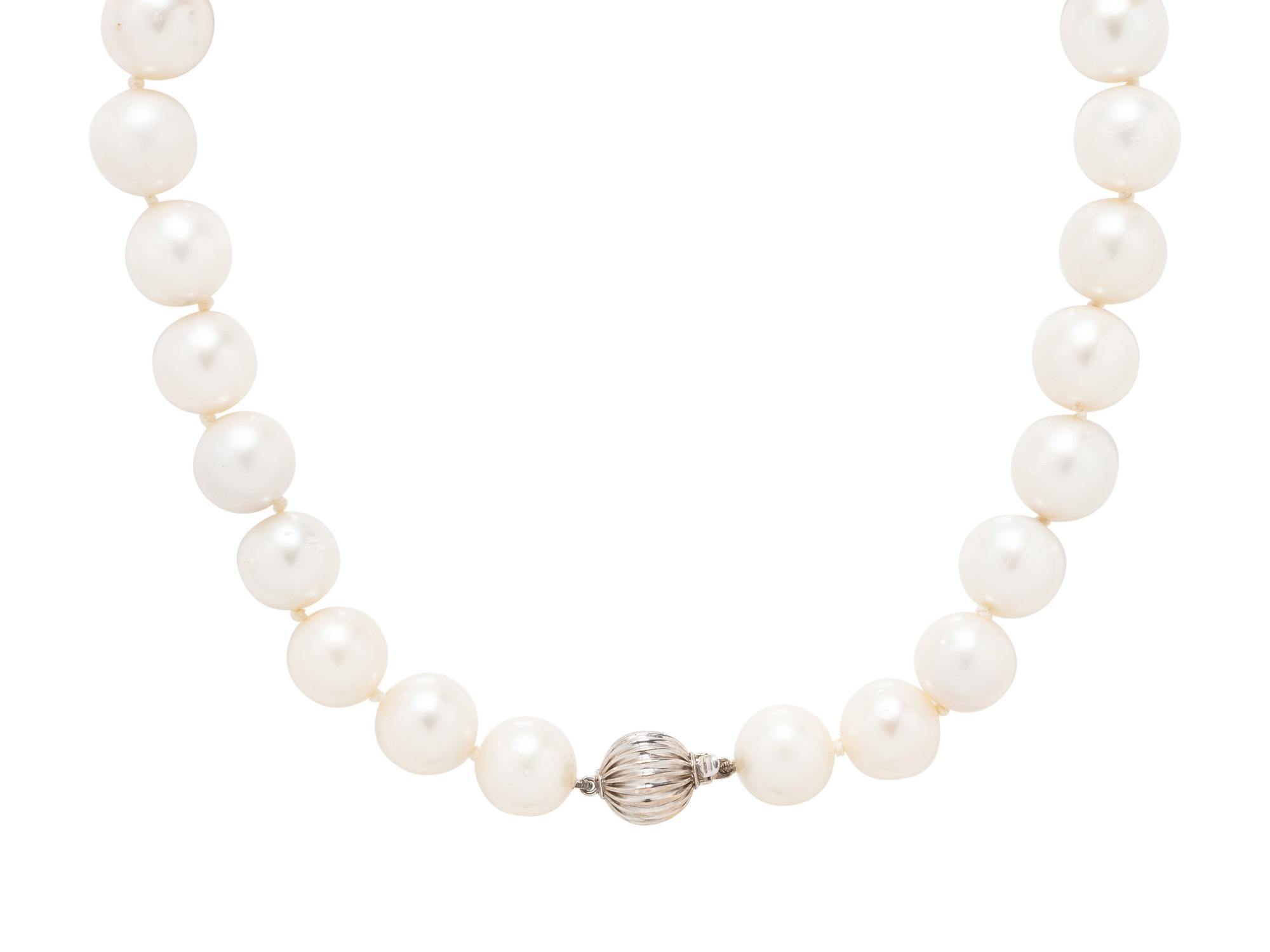 WHITE GOLD AND CULTURED SOUTH SEA PEARL NECKLACE