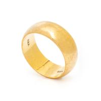 HIGH KARAT YELLOW GOLD BAND