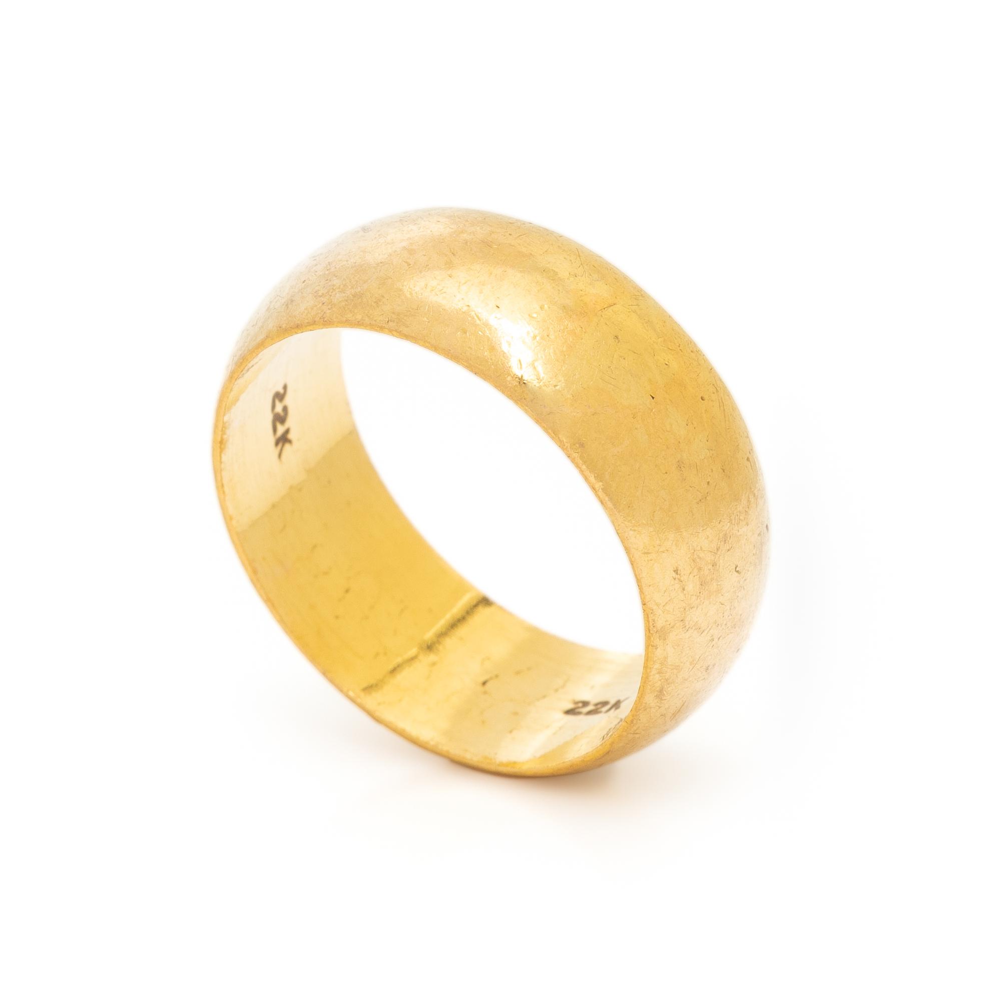 HIGH KARAT YELLOW GOLD BAND