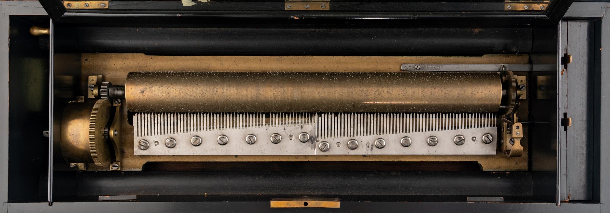A Ten-Air Sublime Harmony Music Box