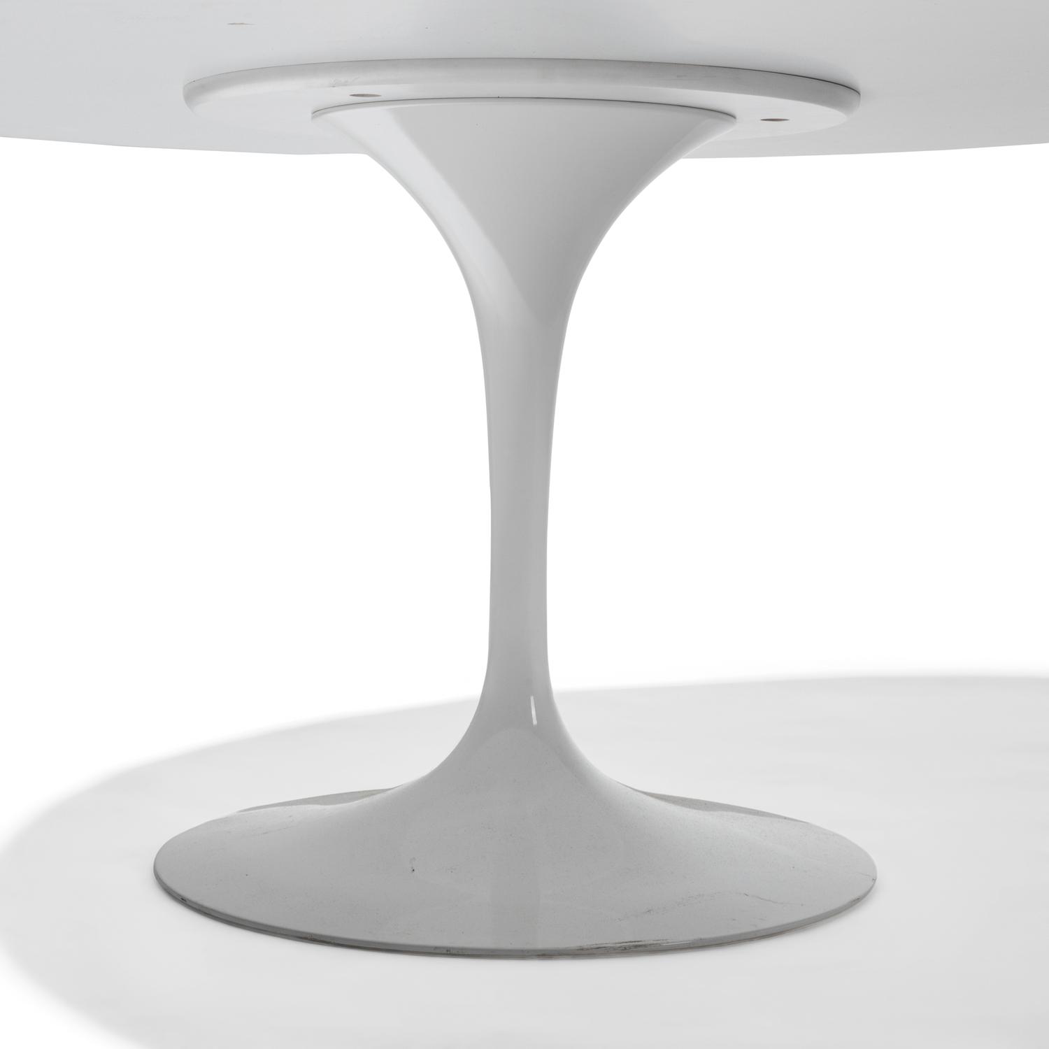 Tulip Dining Table, model 174W Knoll, USA