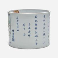 A Chinese famille verte-decorated porcelain brush pot 五彩笔筒