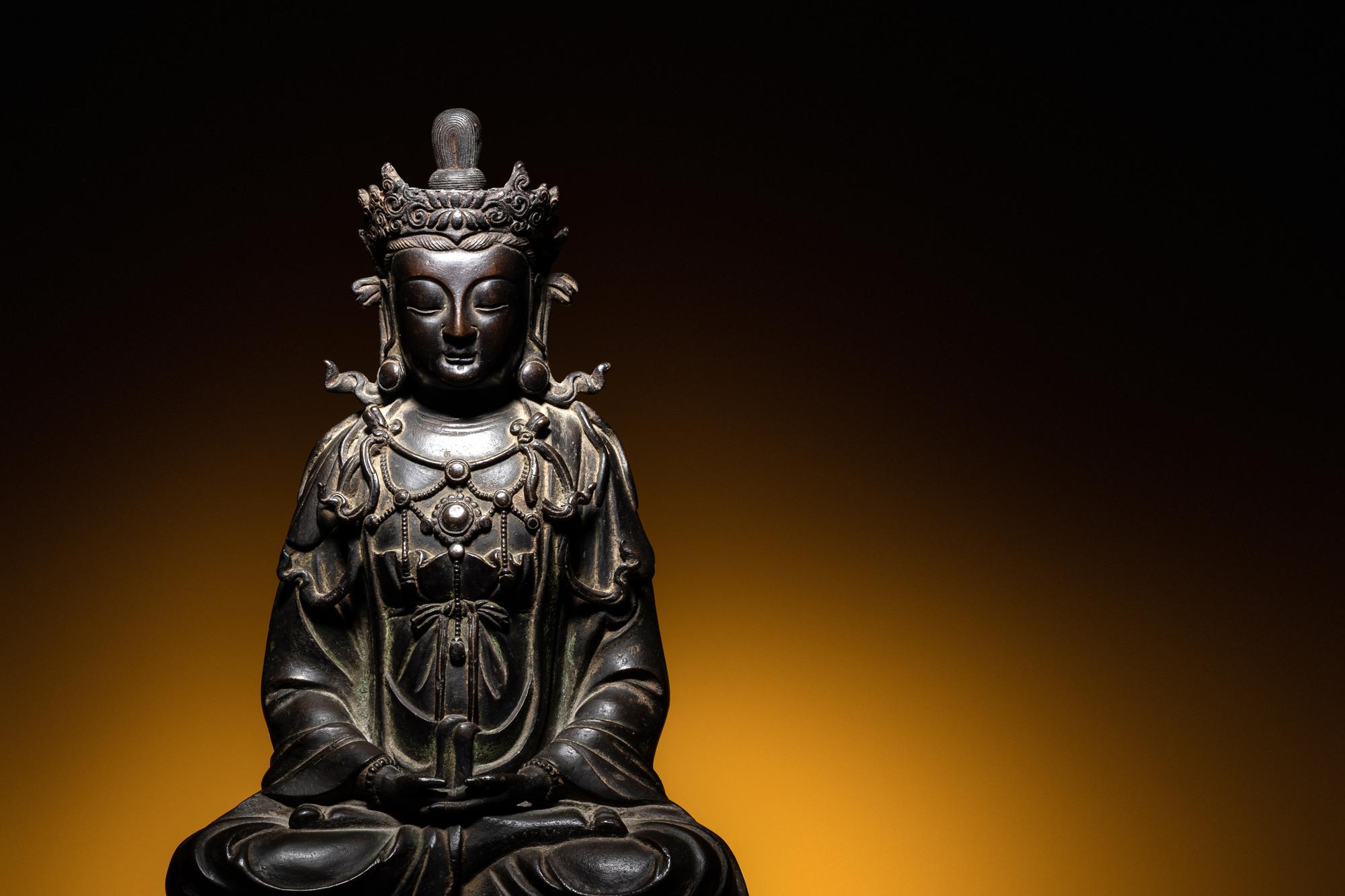 A Bronze Figure of Seated Guanyin