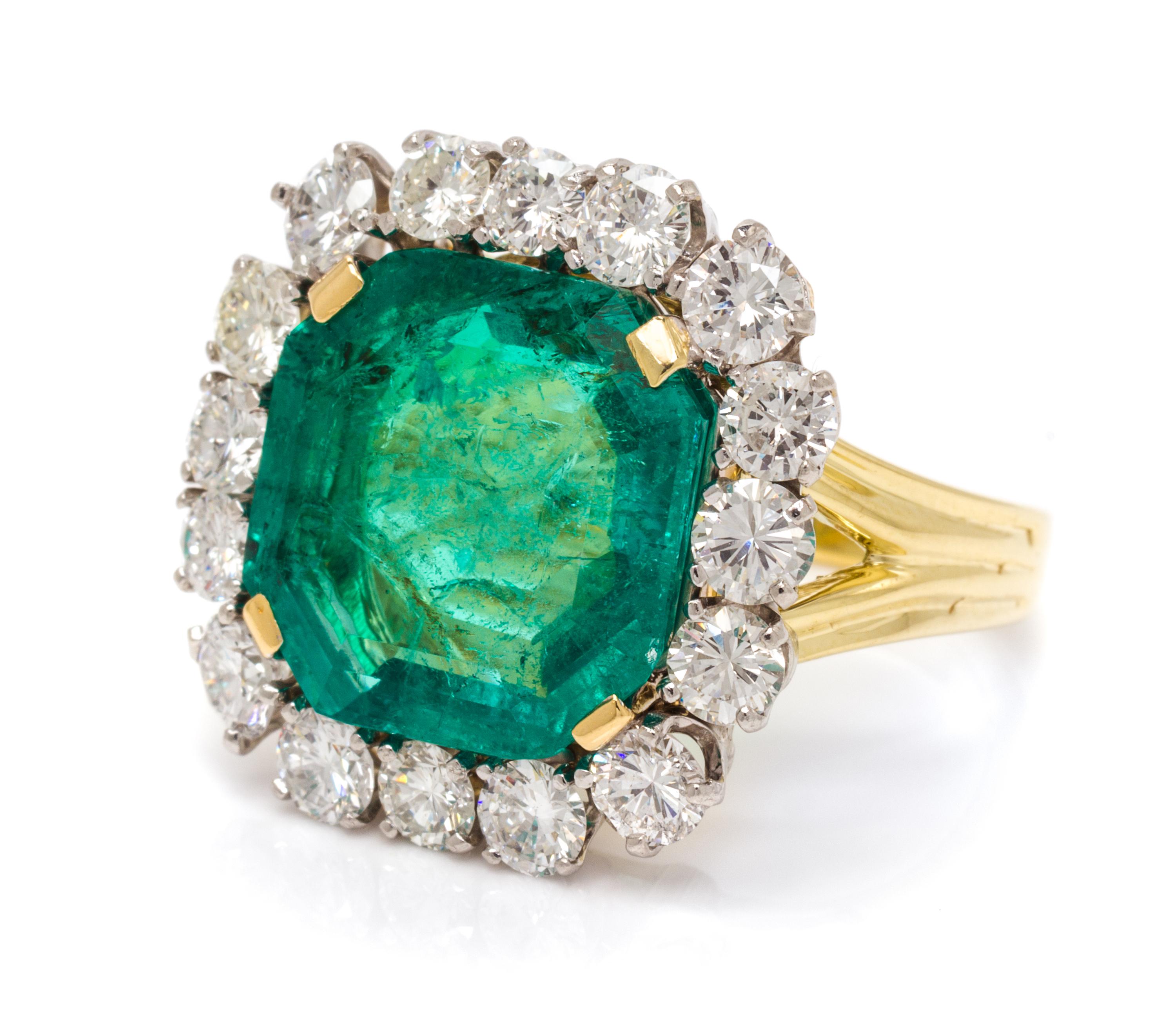 A Platinum, Colombian Emerald and Diamond Ring, 16.50 dwts.