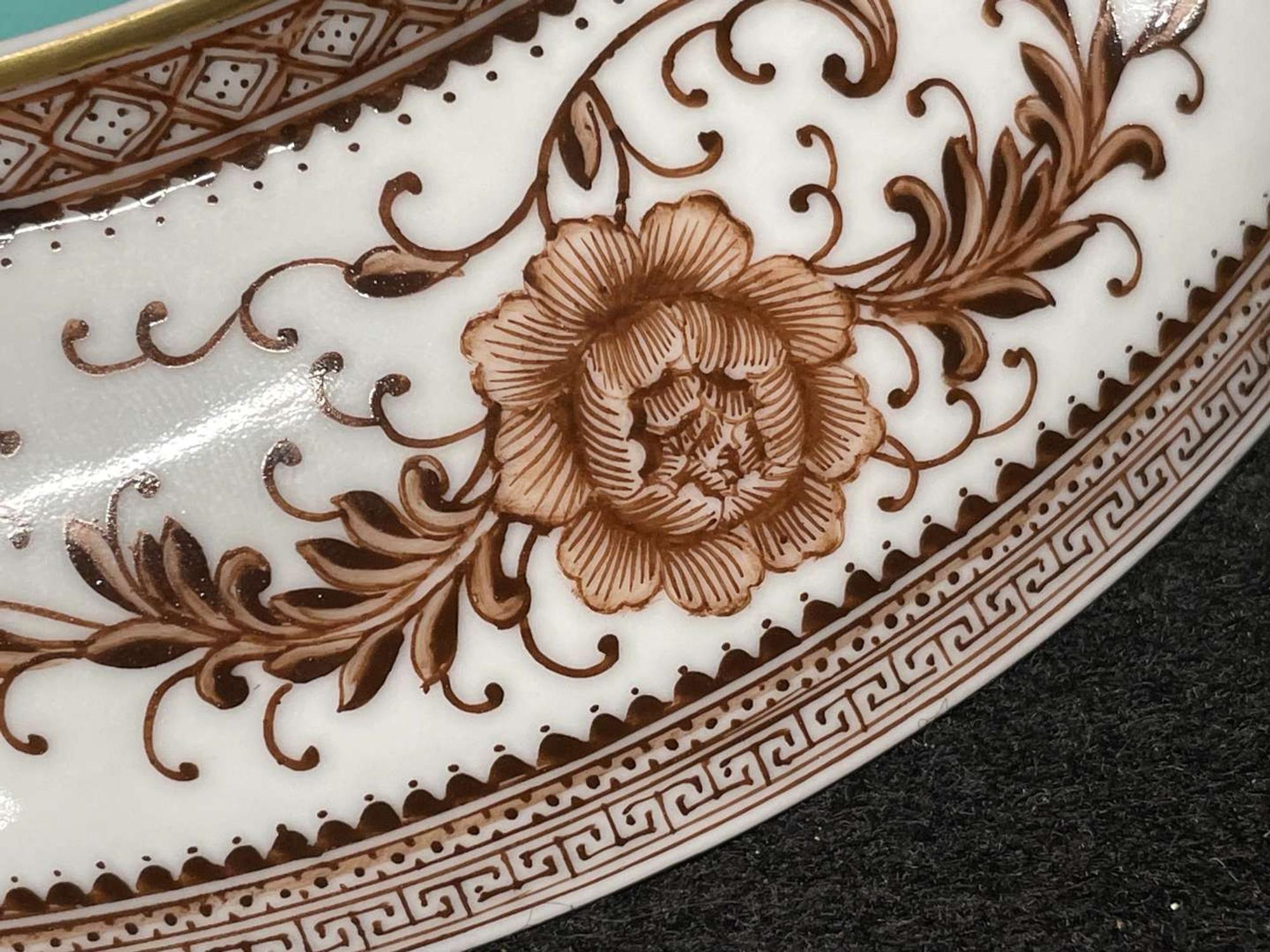 A Chinese enameled eggshell porcelain "Winter Landscape" dish, signed Yu Wenxiang, and a vase 薄胎瓷盘及人物画瓷瓶 20th century ????
