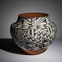 Jessie Garcia (Acoma, 1910-1999) — Black-on-White Pottery Jar