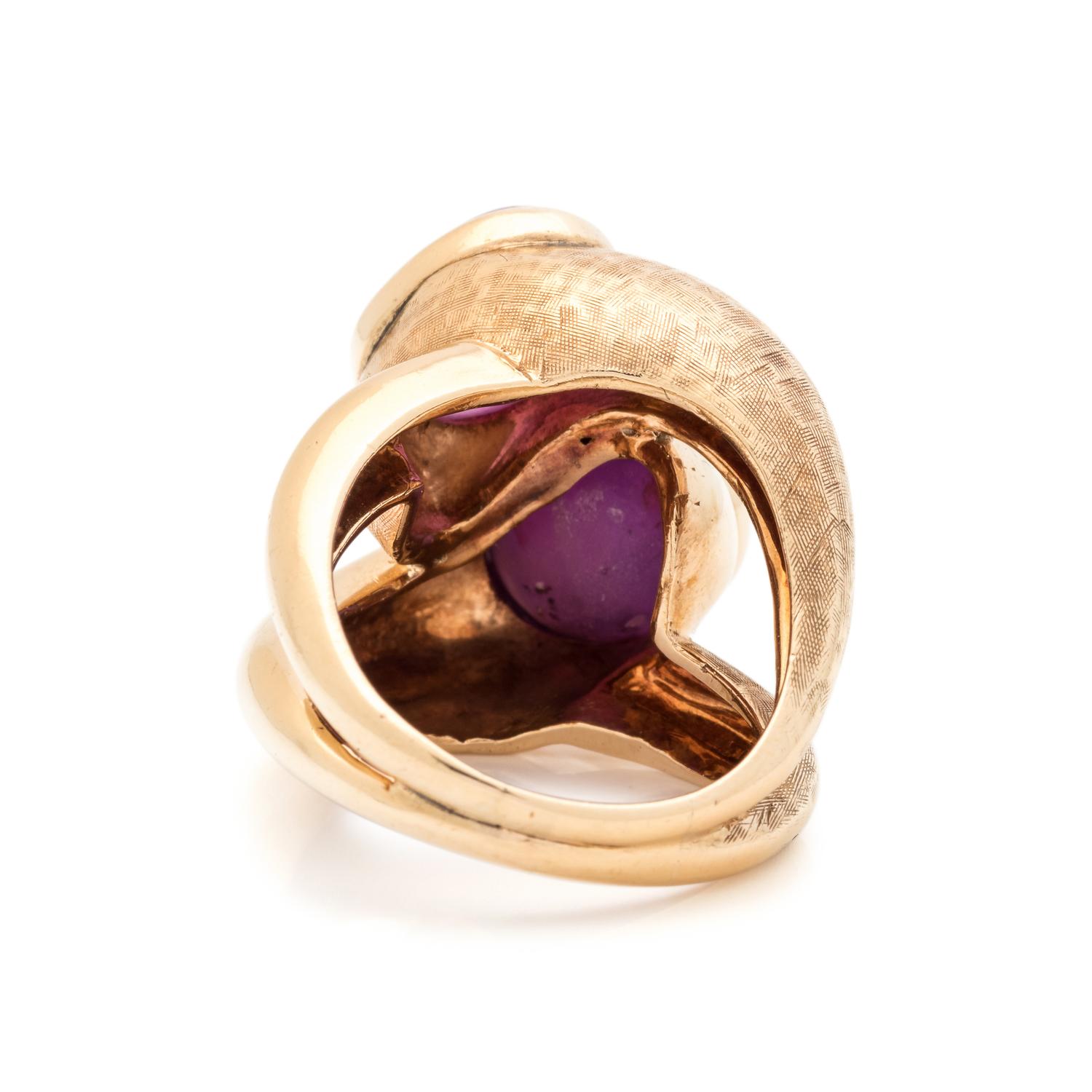 YELLOW GOLD AND STAR SAPPHIRE RING