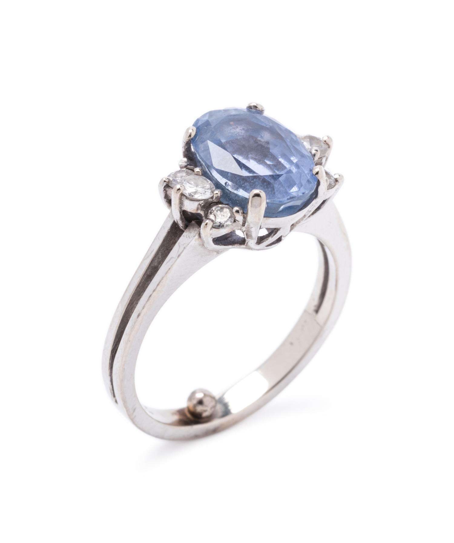SAPPHIRE AND DIAMOND RING