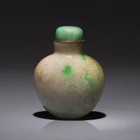 A Chinese Russet-Splashed Jadeite Snuff Bottle, 19th/20th Century — 清晚期 帶皮翡翠鼻煙壺