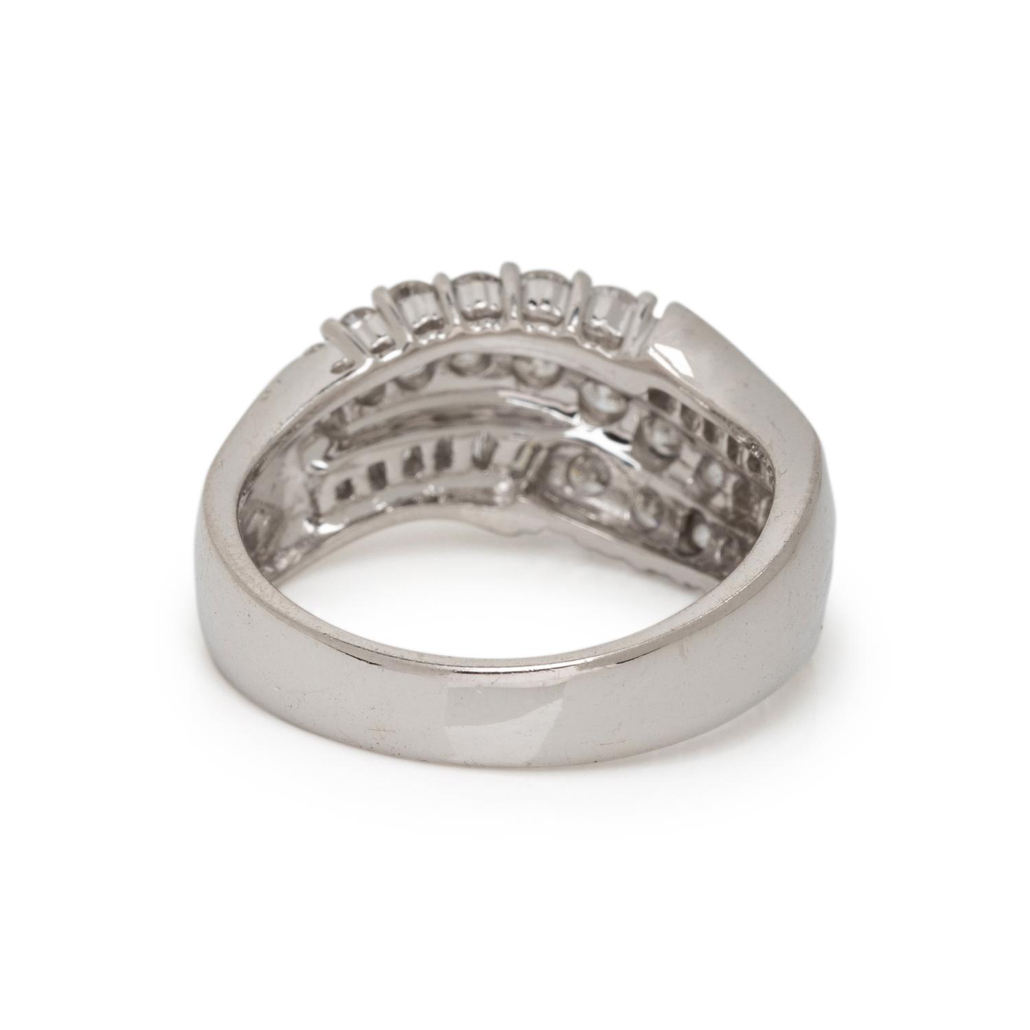 DIAMOND AND WHITE GOLD RING