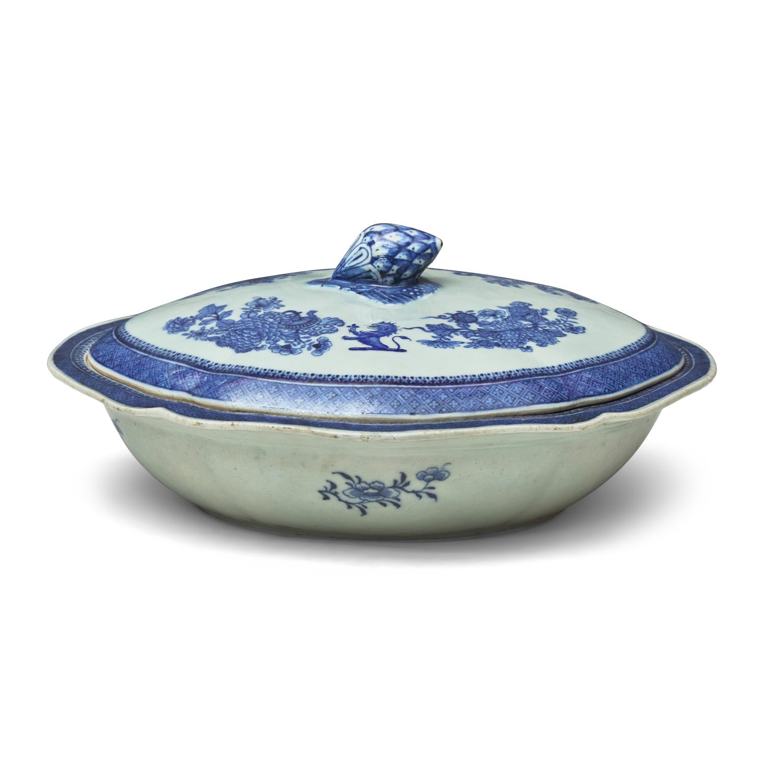 A Chinese Export Porcelain Fitzhugh Covered Vegetable Dish