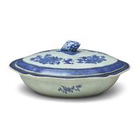 A Chinese Export Porcelain Fitzhugh Covered Vegetable Dish