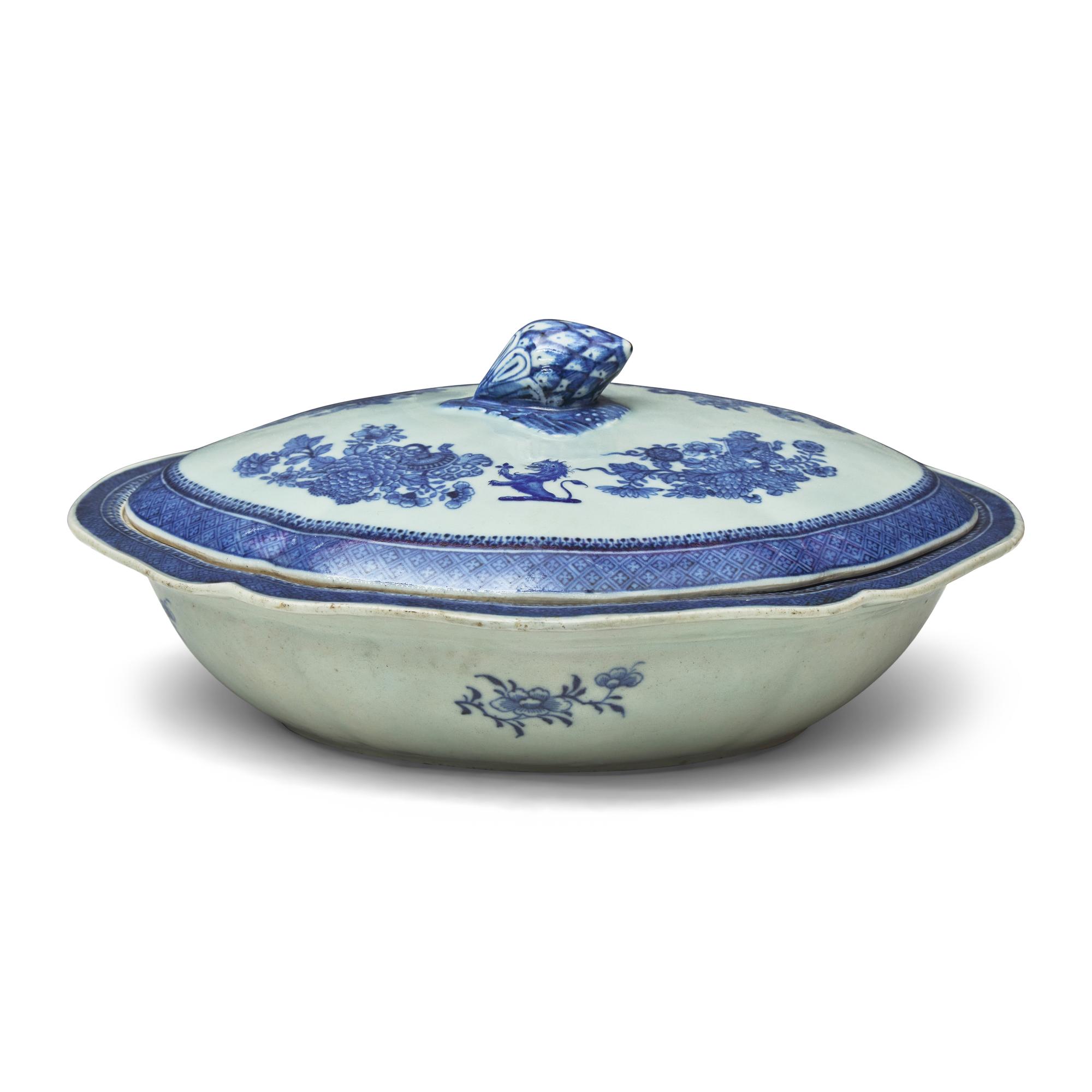 A Chinese Export Porcelain Fitzhugh Covered Vegetable Dish