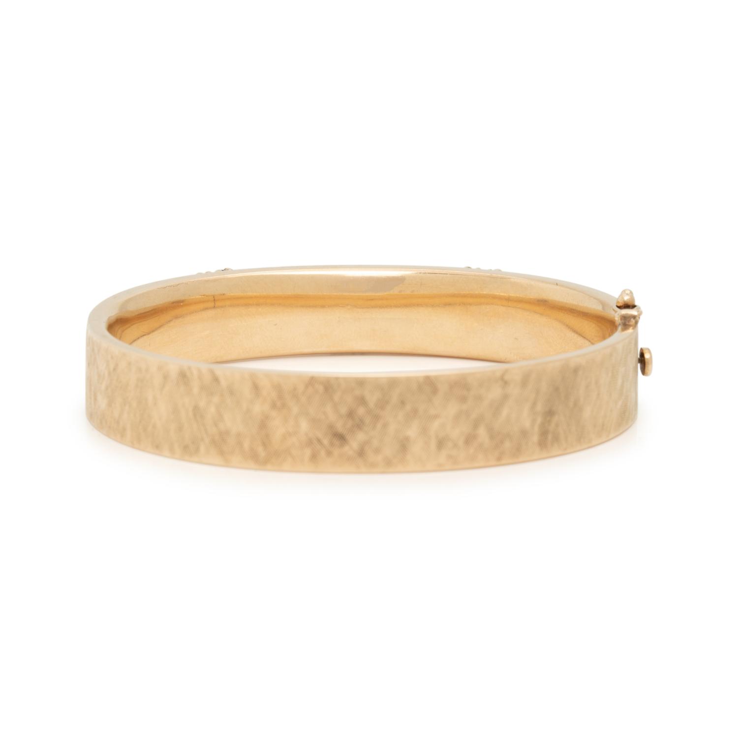 YELLOW GOLD, SAPPHIRE AND SEED PEARL BANGLE BRACELET