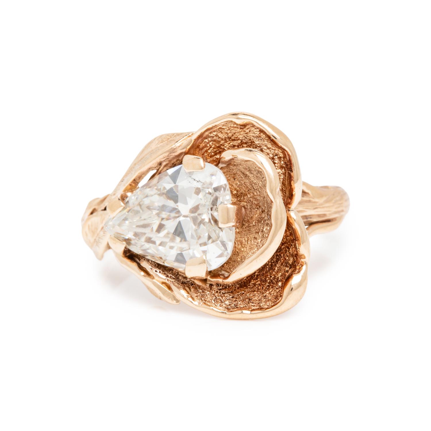 DIAMOND AND YELLOW GOLD RING
