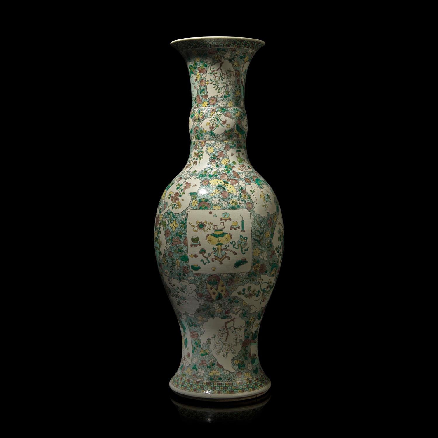 A Large Chinese Famille Verte Porcelain Vase, Late Qing Dynasty 晚清 素三彩花卉地開光博古圖大賞瓶