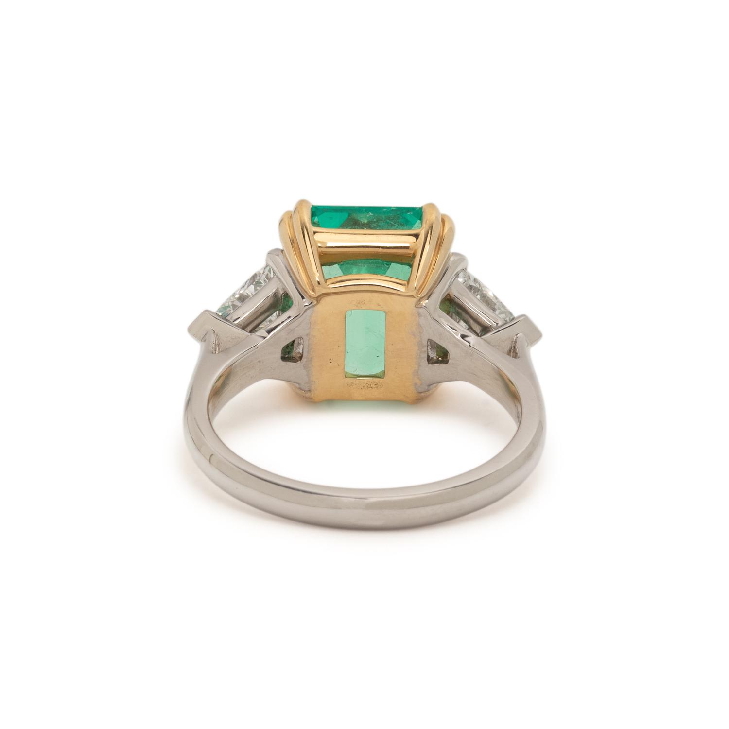 COLOMBIAN EMERALD AND DIAMOND RING