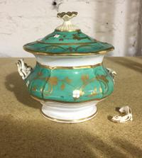 An English Porcelain Covered Sugar Bowl Height 7 inches. — EARLY 19TH CENTURY