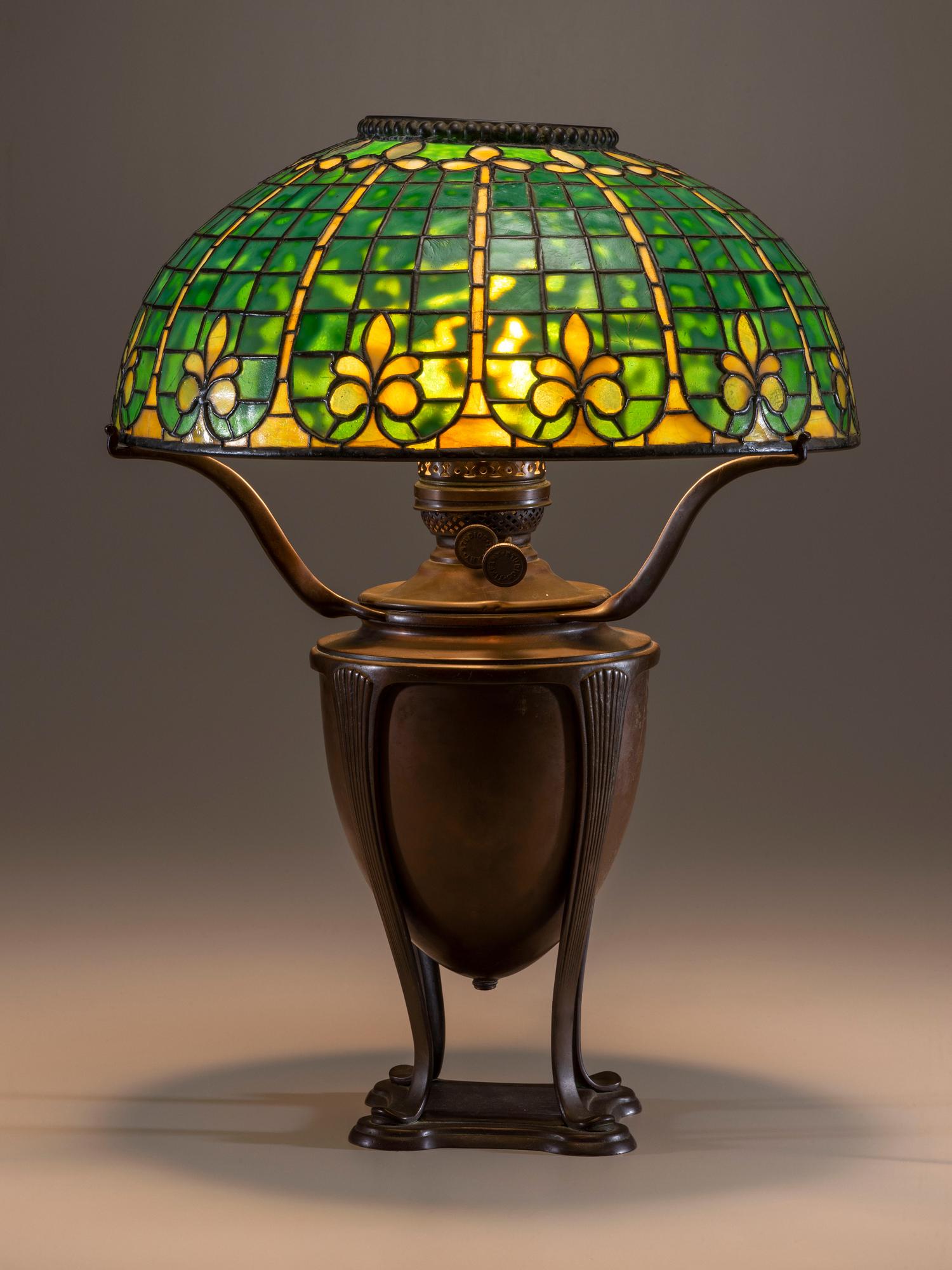 Fleur-de-Lis Table Lamp