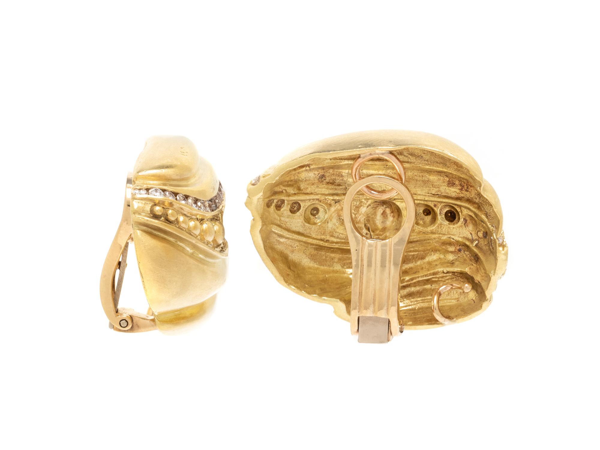 YELLOW GOLD AND DIAMOND EARCLIPS