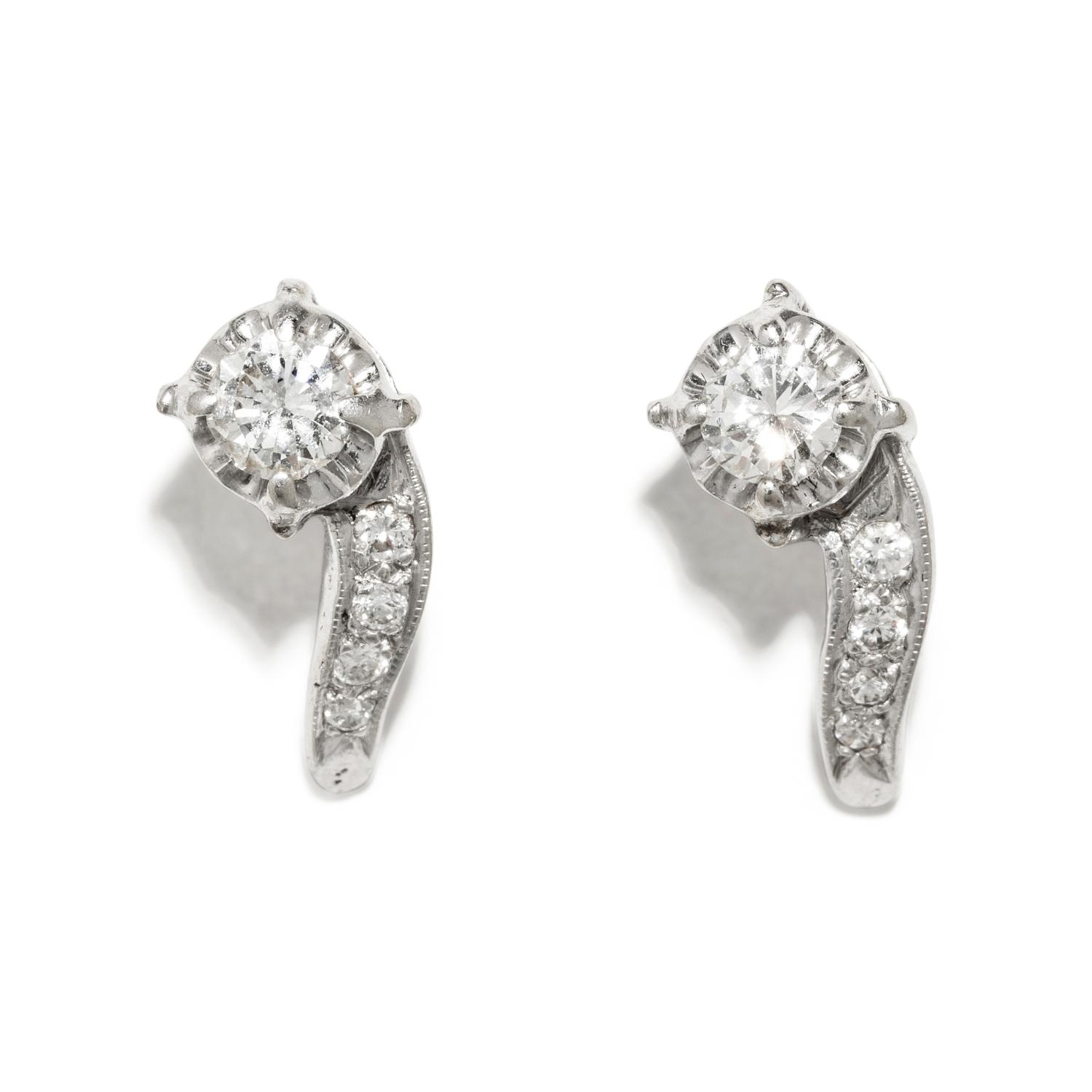 WHITE GOLD AND DIAMOND STUD EARRINGS