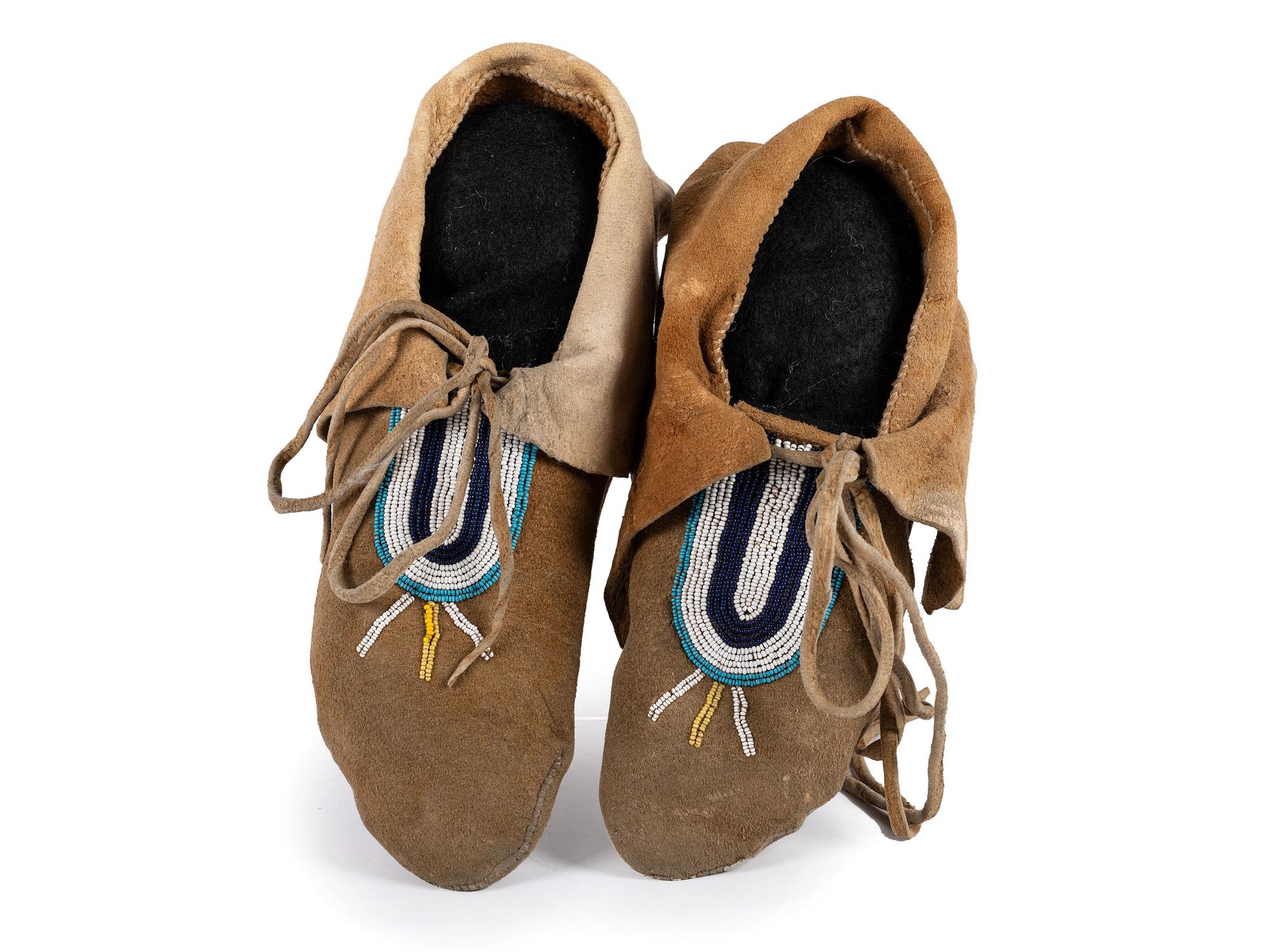 Athapaskan / Plateau Beaded Hide Soft Soled Moccasins, with Side Seam
