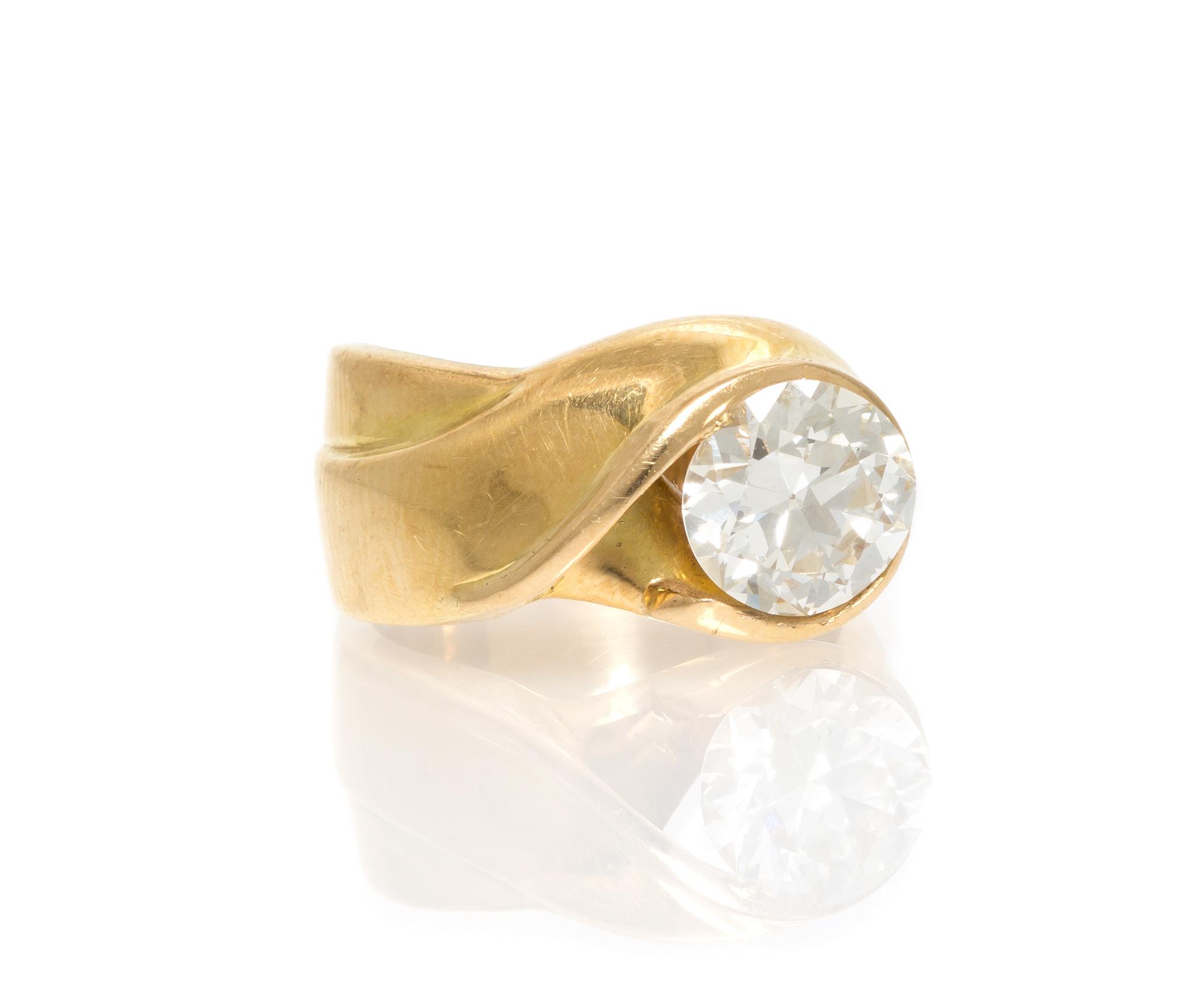 An 18 Karat Yellow Gold and Diamond Ring, 6.40 dwts.