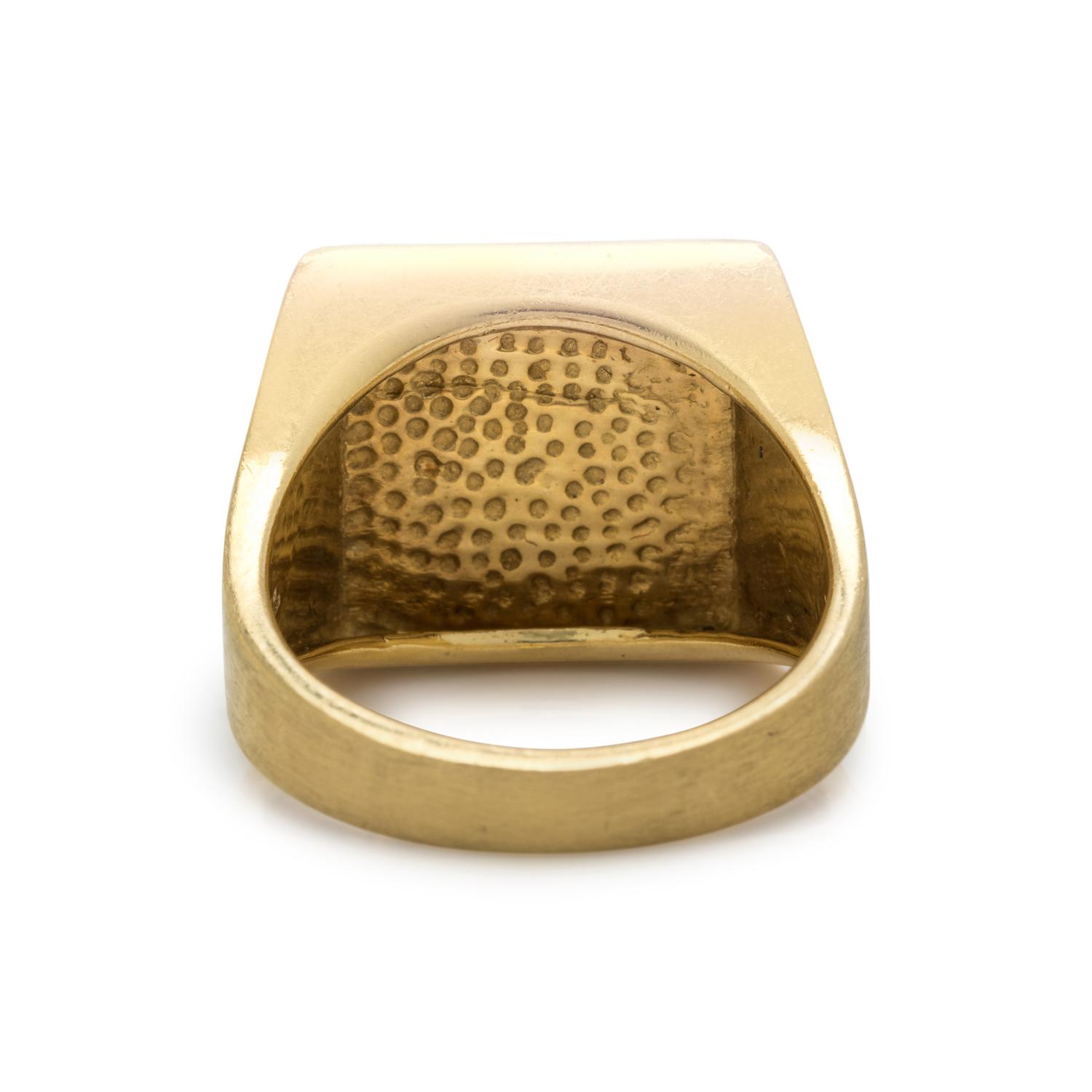YELLOW GOLD AND DIAMOND RING