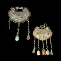 A Chinese Silver Necklace and Eight Chinese Silver Ruyi Lock-Form Pendants, Qing Dynasty 清 銀項圈一及銀如意頭形長命鎖一組八件