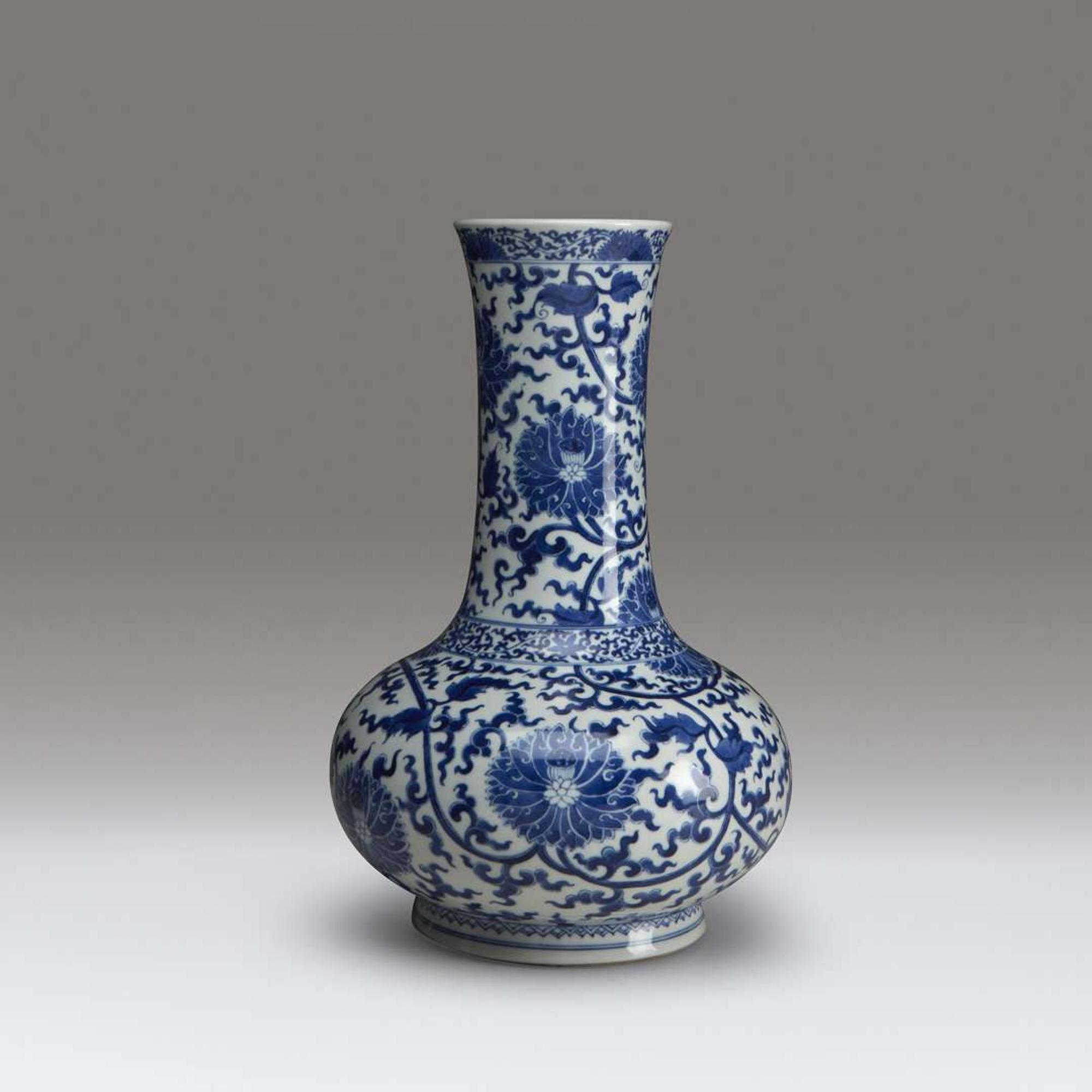 A Chinese blue and white porcelain bottle vase