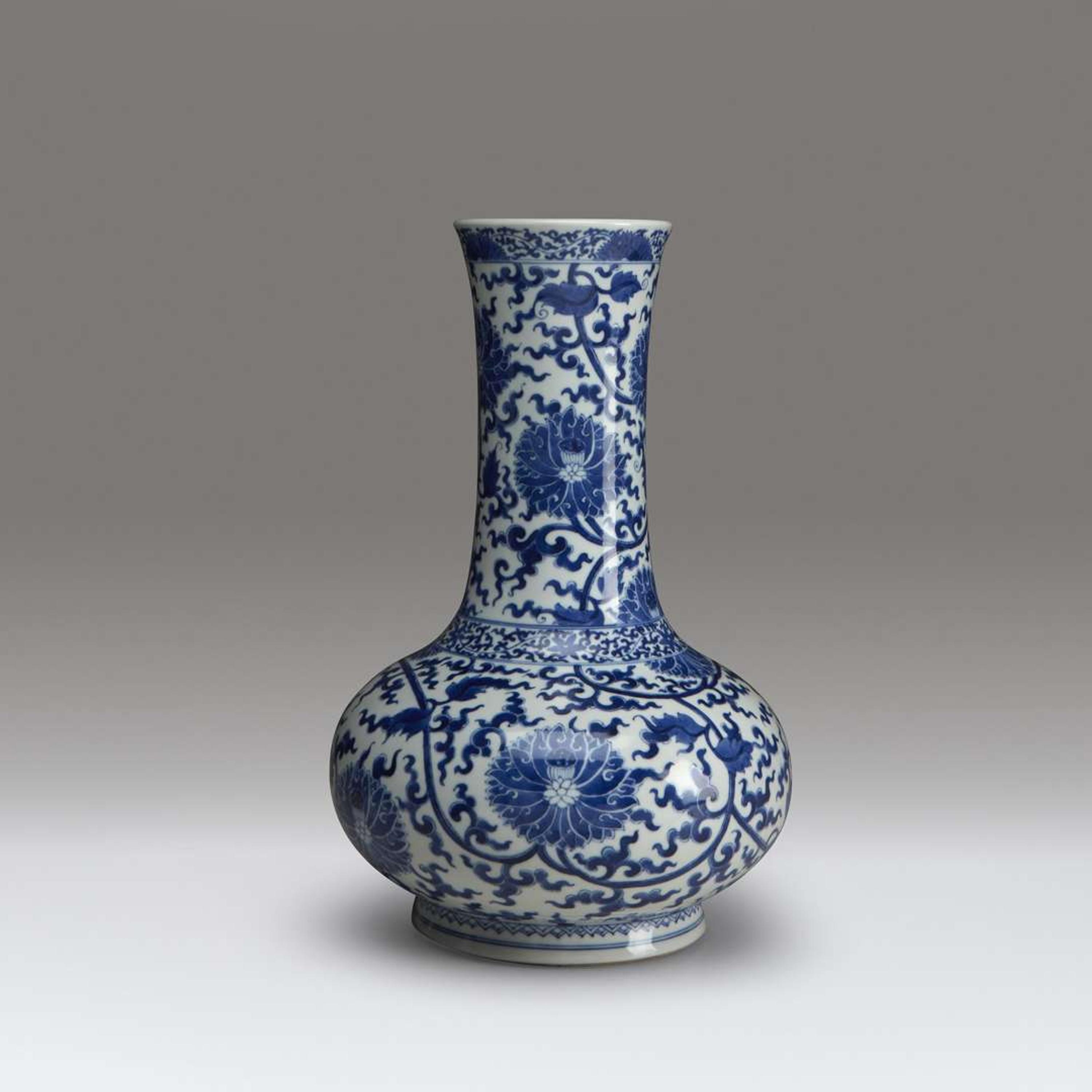 A Chinese blue and white porcelain bottle vase
