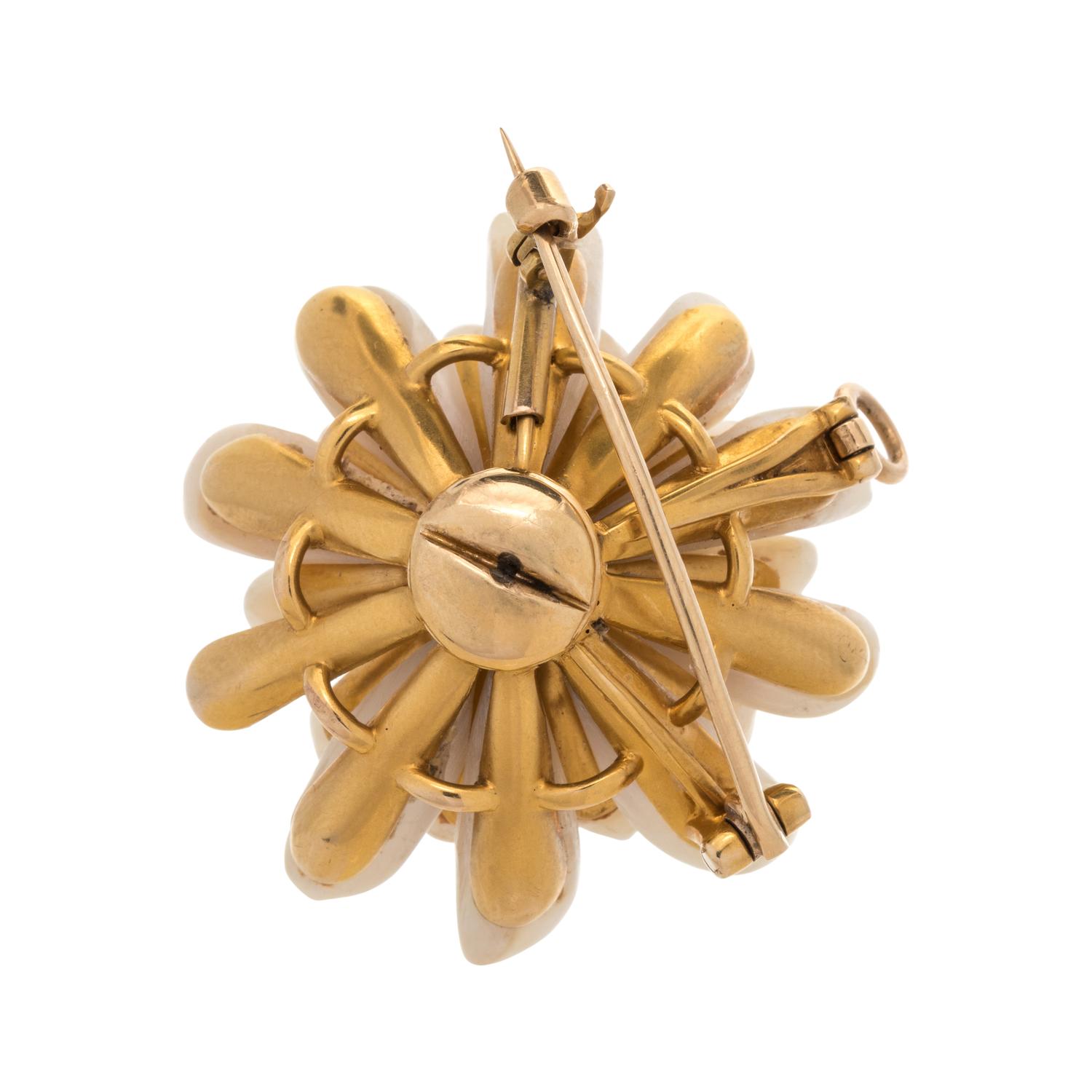 DIAMOND AND FRESHWATER BAROQUE PEARL FLOWER PENDANT/BROOCH