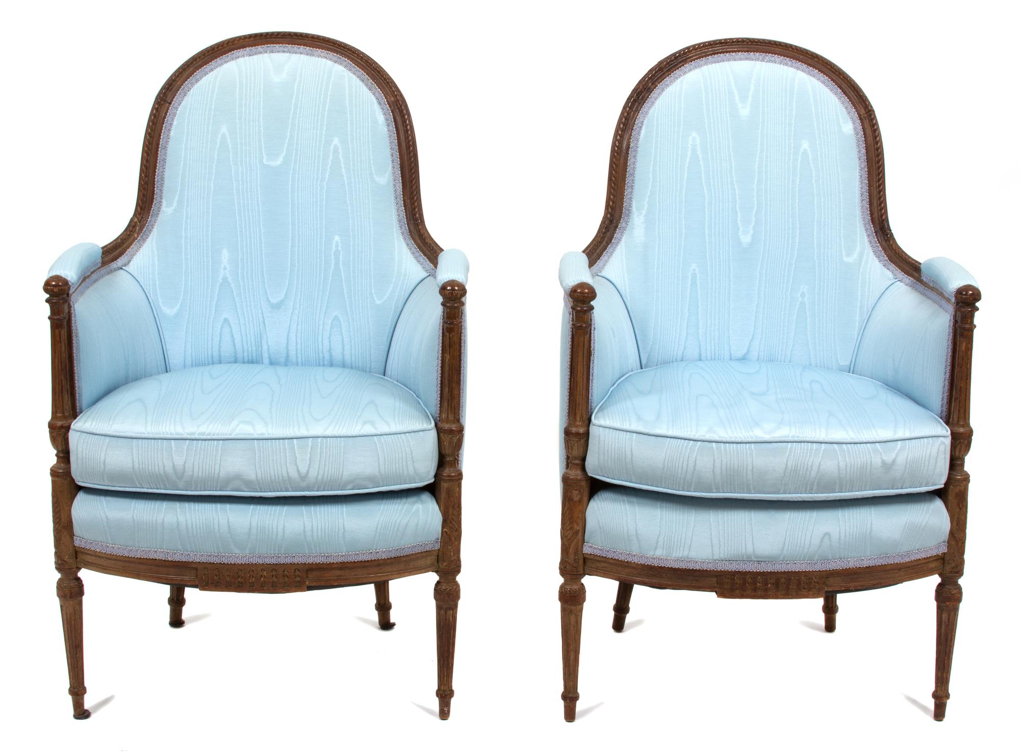 A Pair of Italian Louis XVI Style Carved Bergeres Height 37 3/4 inches. — EARLY 19TH CENTURY