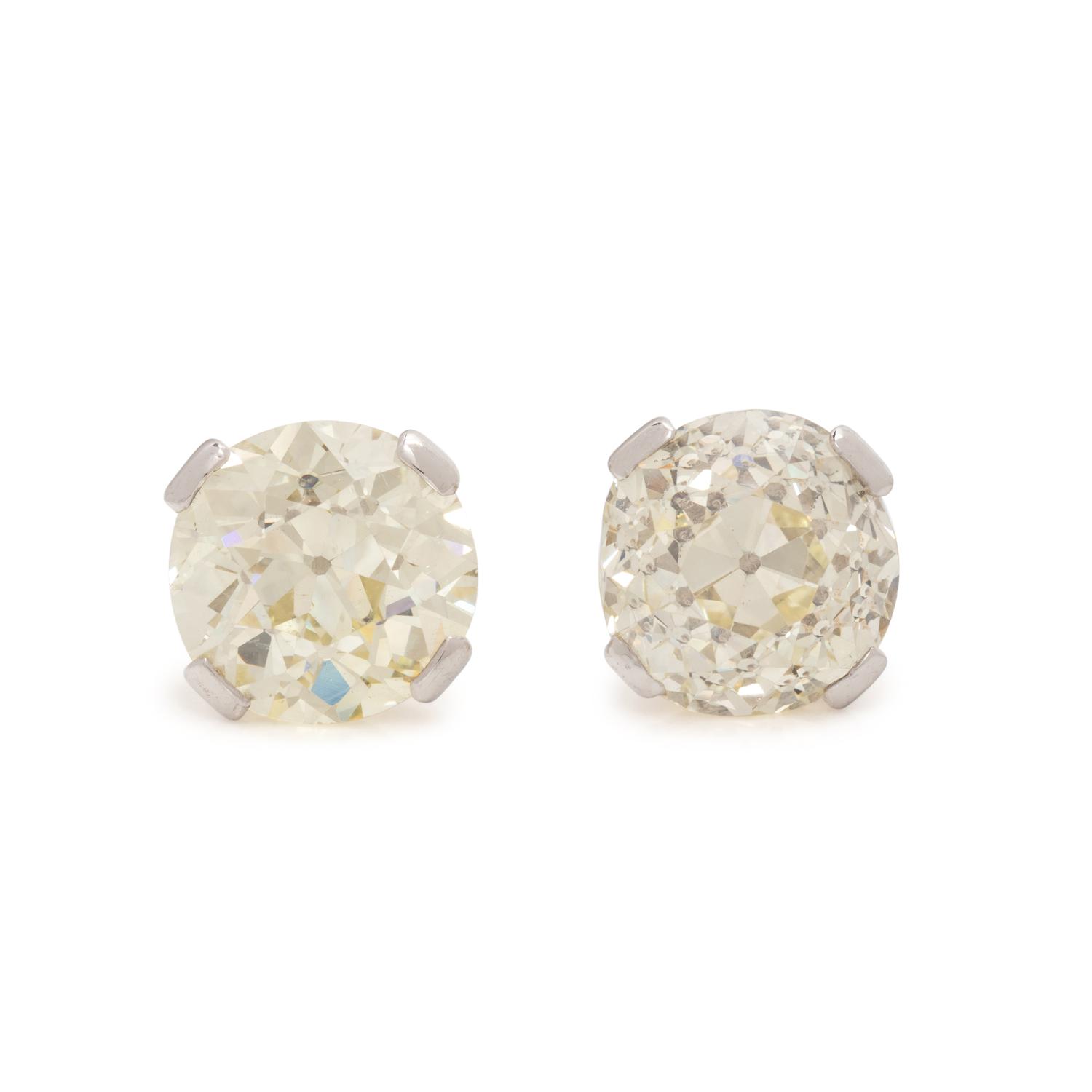 DIAMOND STUD EARRINGS