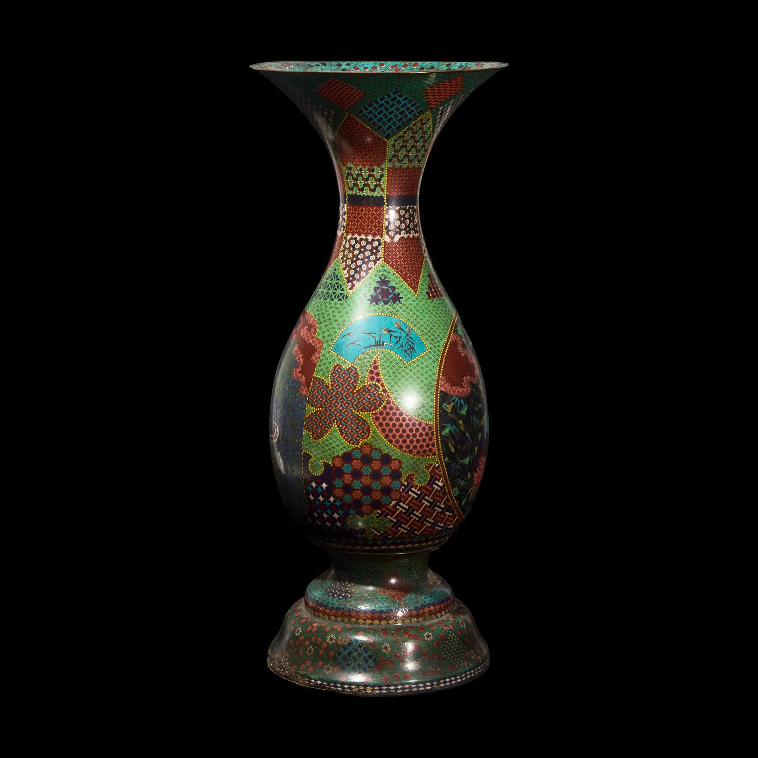 A Large Japanese Cloisonné Enamel Vase, Circa 1870 日本明治時期 七寶燒大瓶