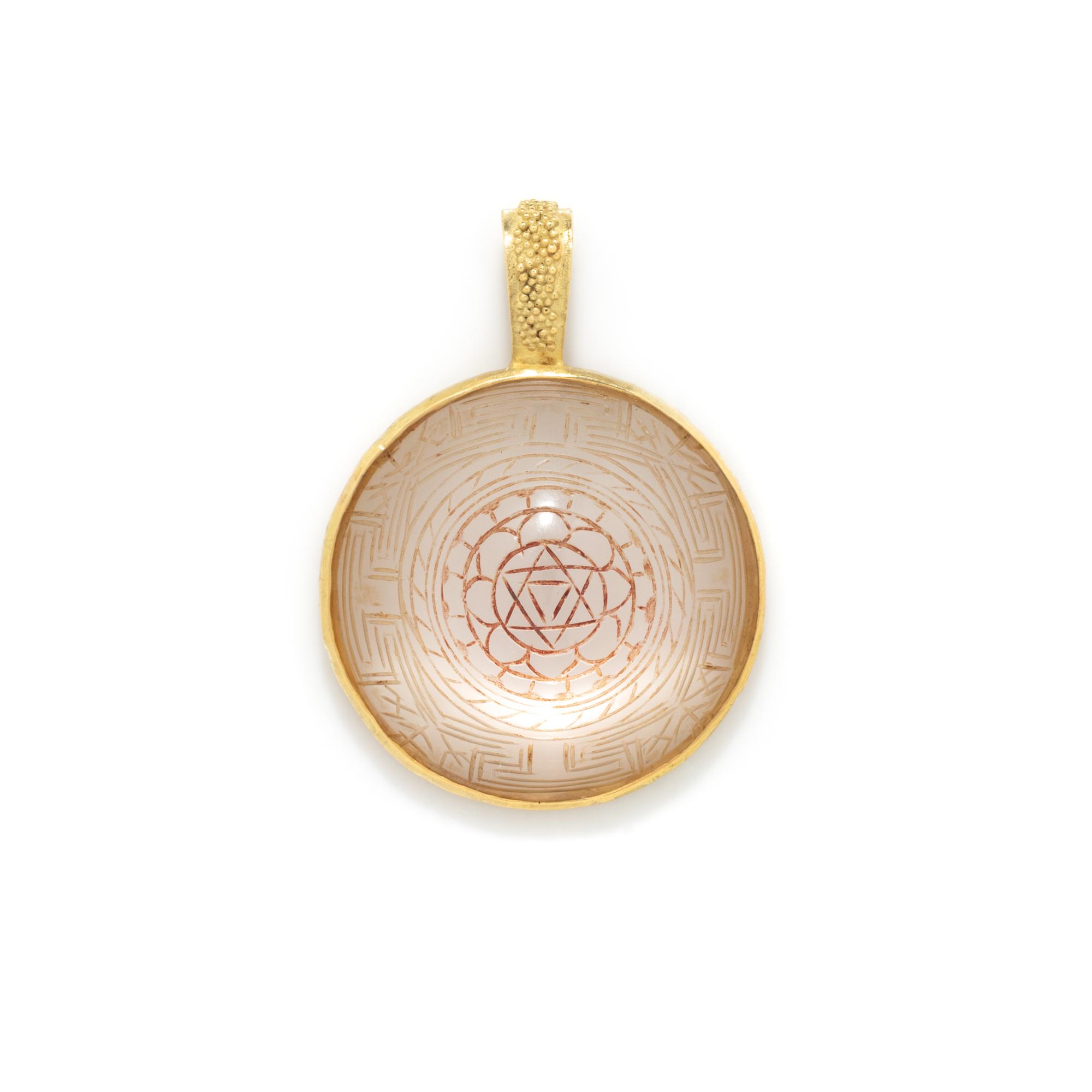 YELLOW GOLD AND ROCK CRYSTAL QUARTZ PENDANT