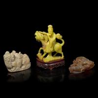 Three Chinese Carved Stone Items 瑪瑙及石雕小擺件三