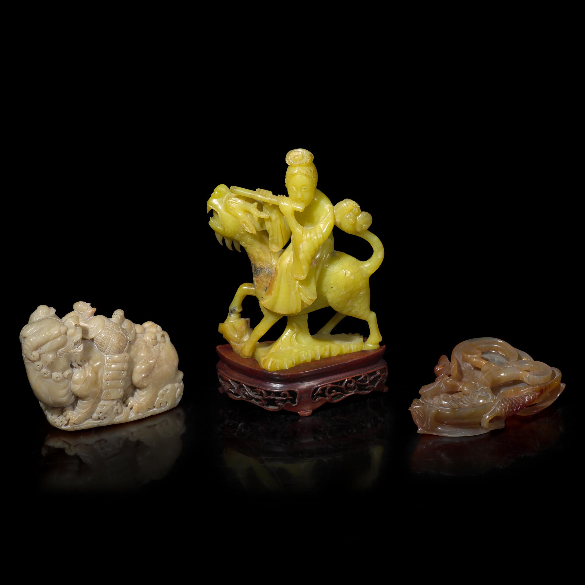 Three Chinese Carved Stone Items 瑪瑙及石雕小擺件三