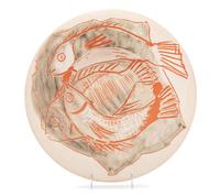 Trois poissons sur fond gris