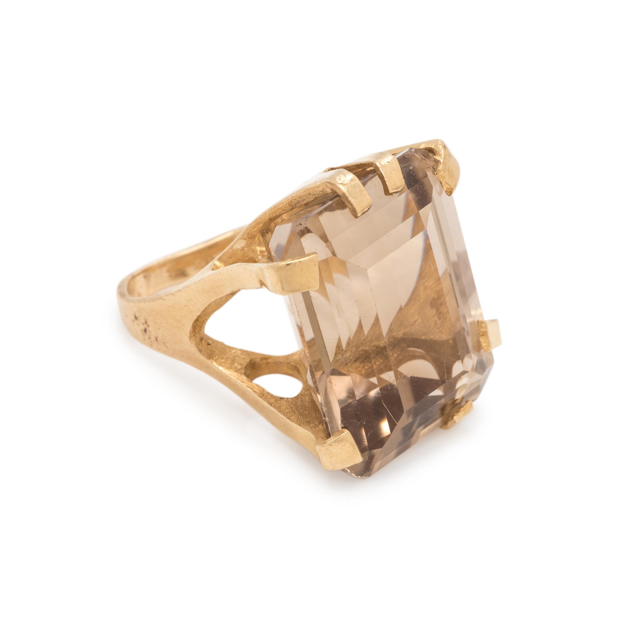 YELLOW GOLD AND SMOKY QUARTZ RING
