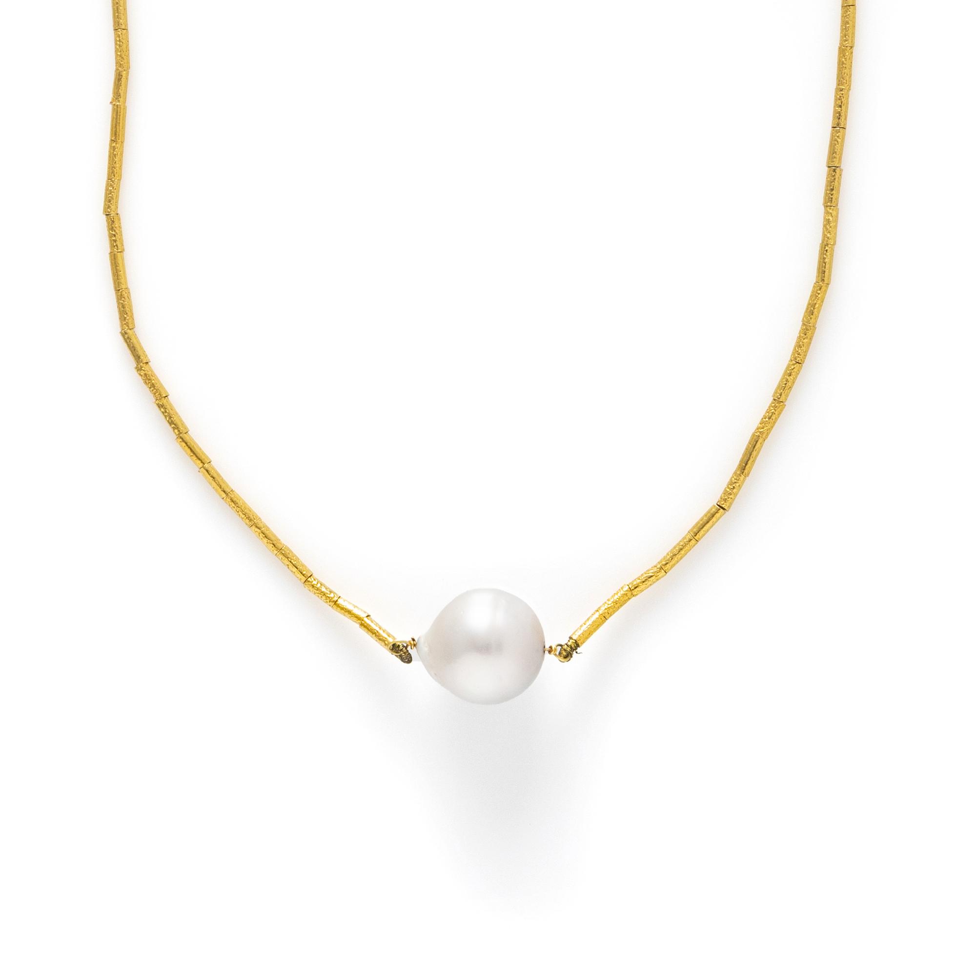 CULTURED PEARL AND YELLOW GOLD NECKLACE