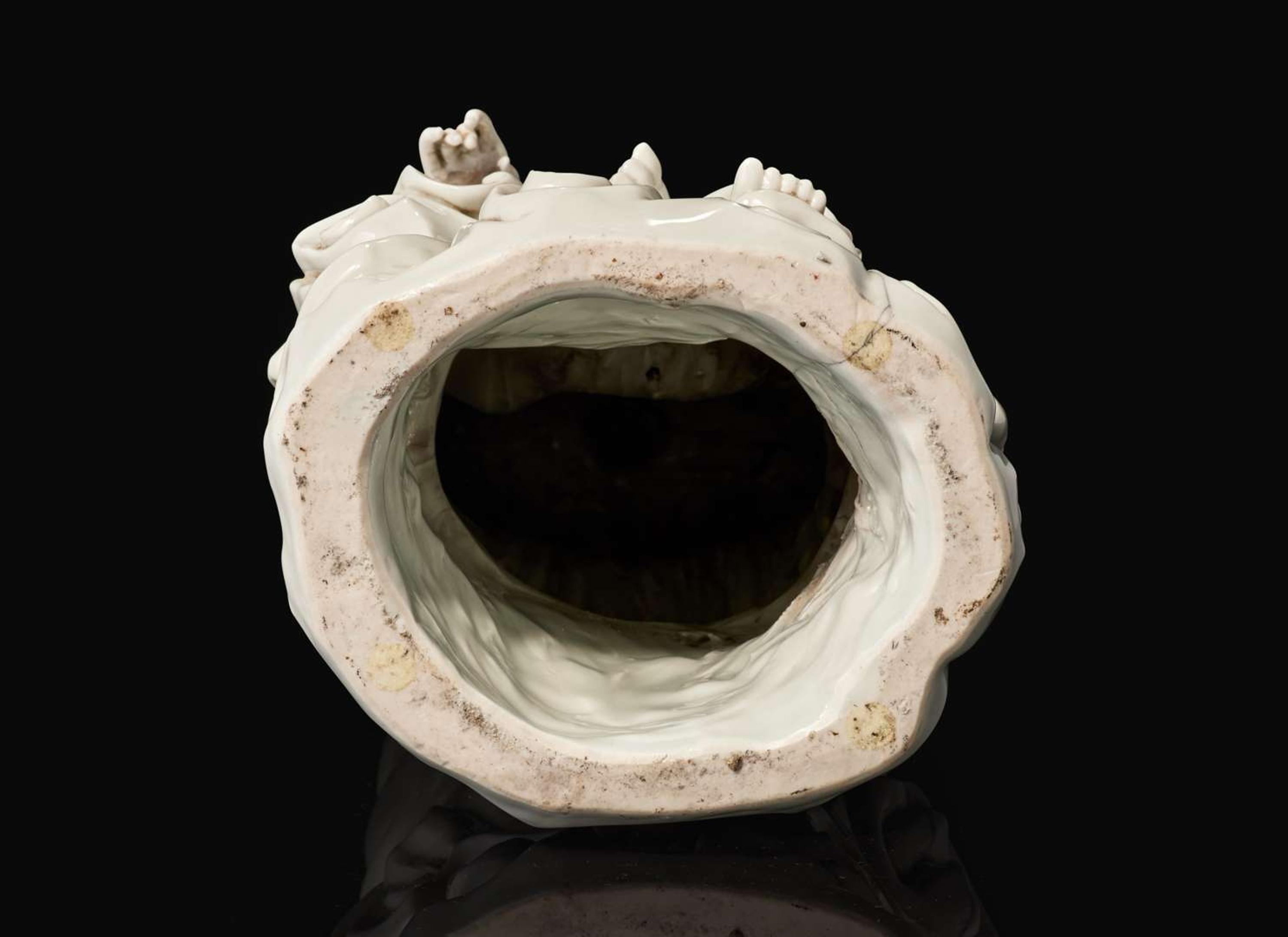 A Chinese Dehua blanc de chine figure of seated Guanyin 德化窯觀音坐像