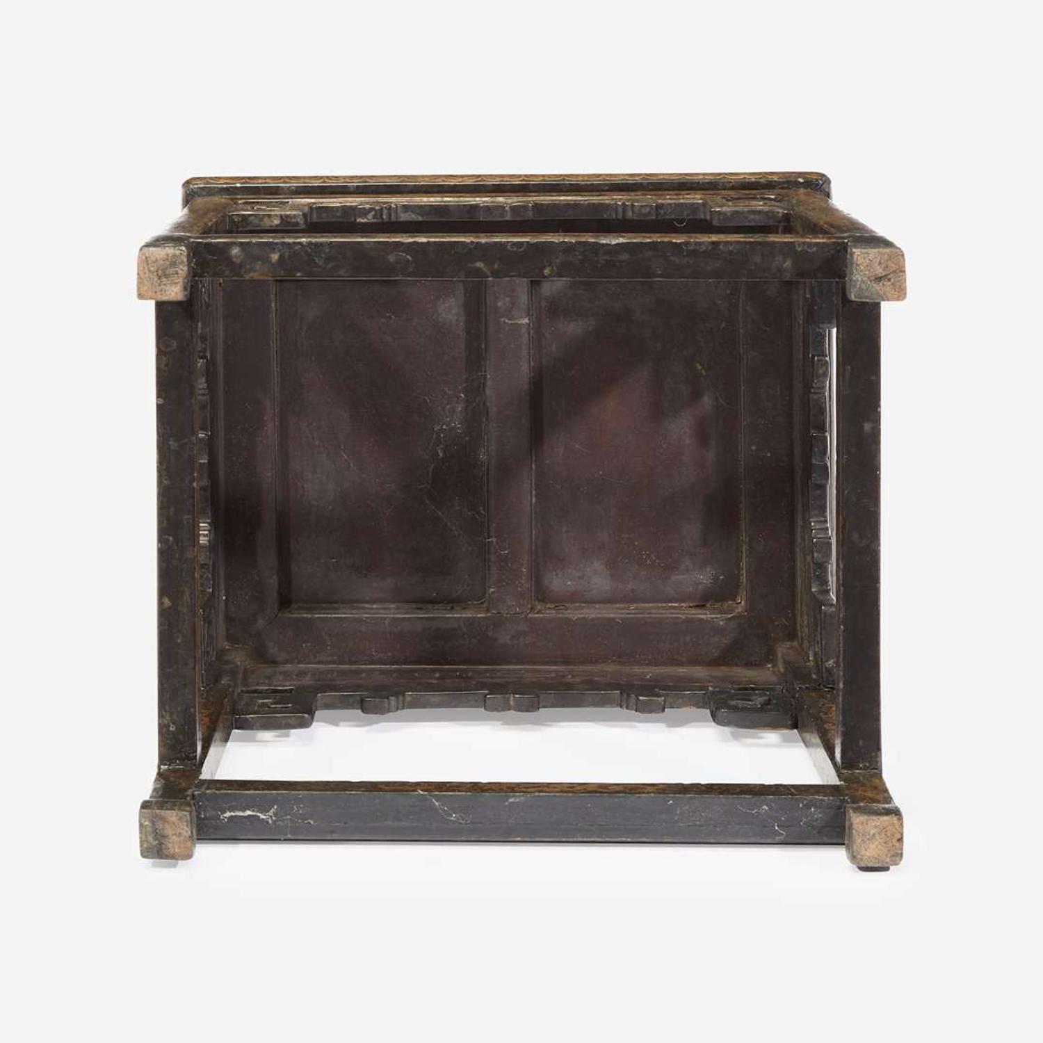 A Chinese lacquer stool 漆金炕桌 18th/early 19th Century ???????????