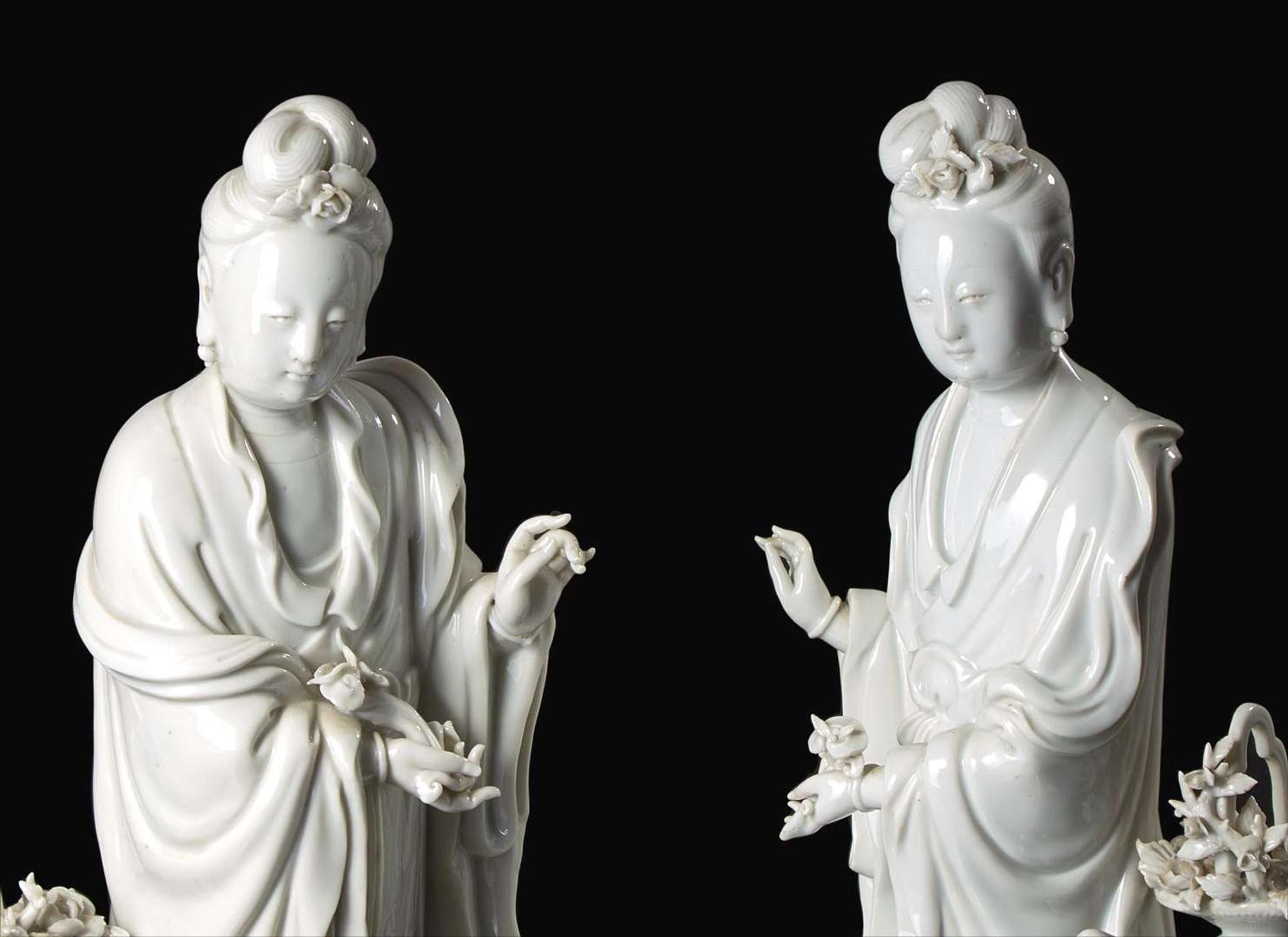 A pair of Chinese Blanc de Chine Figures of Meiren with Deer, Xu Yunlin Zhi impressed mark 德化窯仕女仙鹿瓷塑一對 許雲林製款