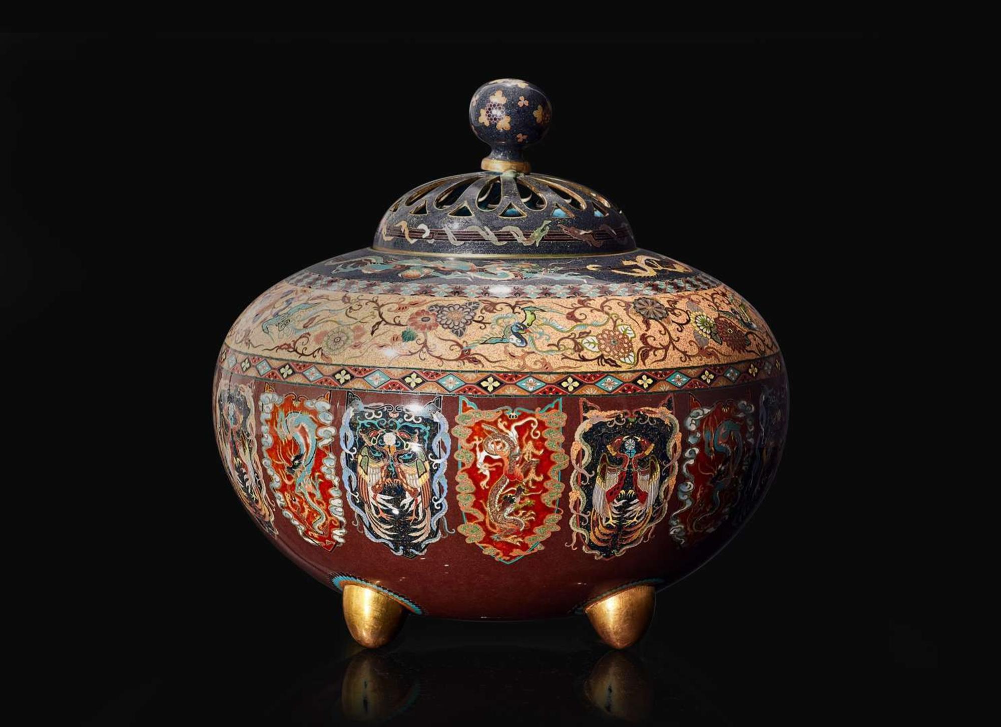 A large Japanese cloisonné koro and cover, Meiji period 日本琺瑯蓋罐 明治