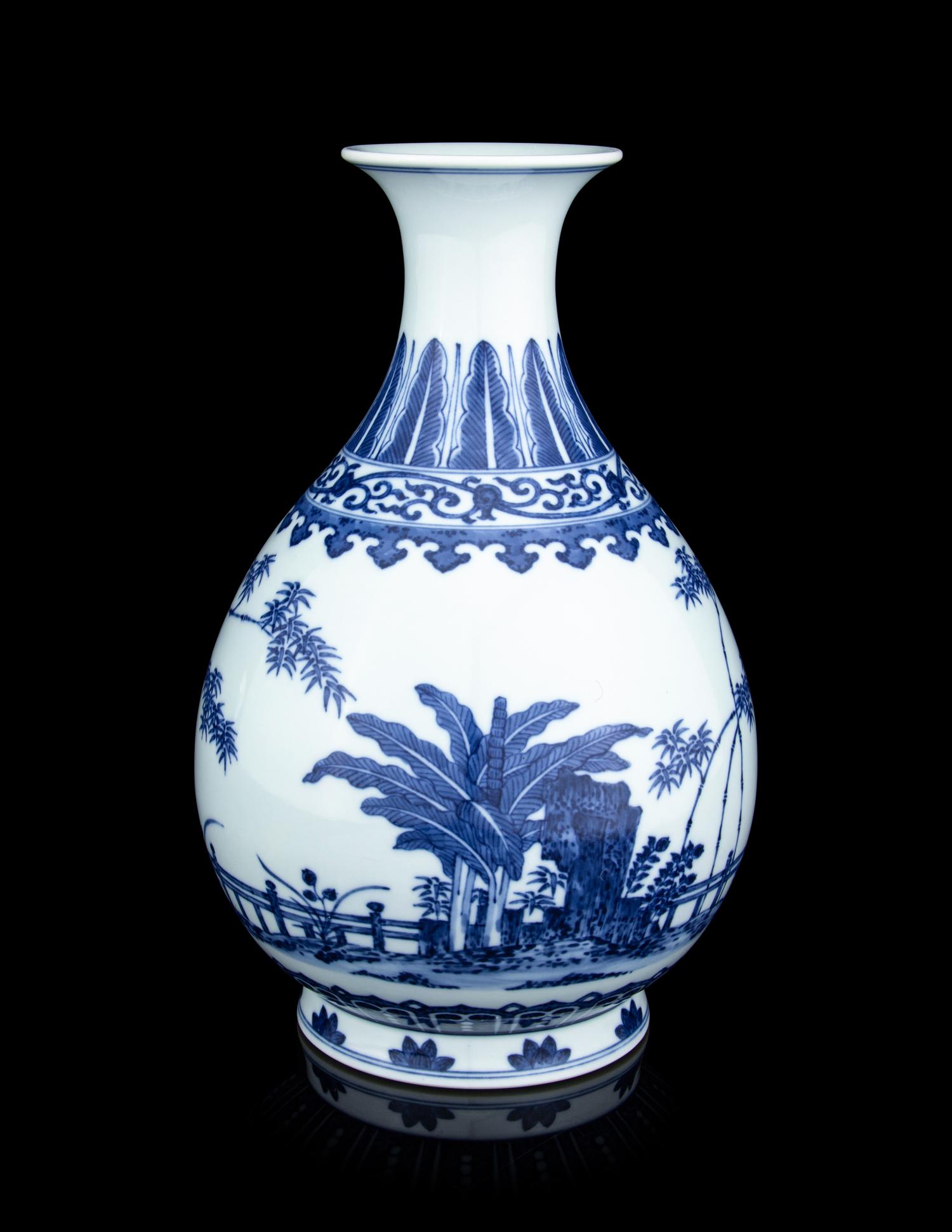 A Chinese Blue and White Porcelain Vase, Yuhuchunping