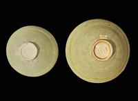 Two Vietnamese celadon-glazed bowls, Ly to Tran dynasties, 11th-15th century 越南青瓷盌兩件 李朝至陳朝 十一至十五世紀